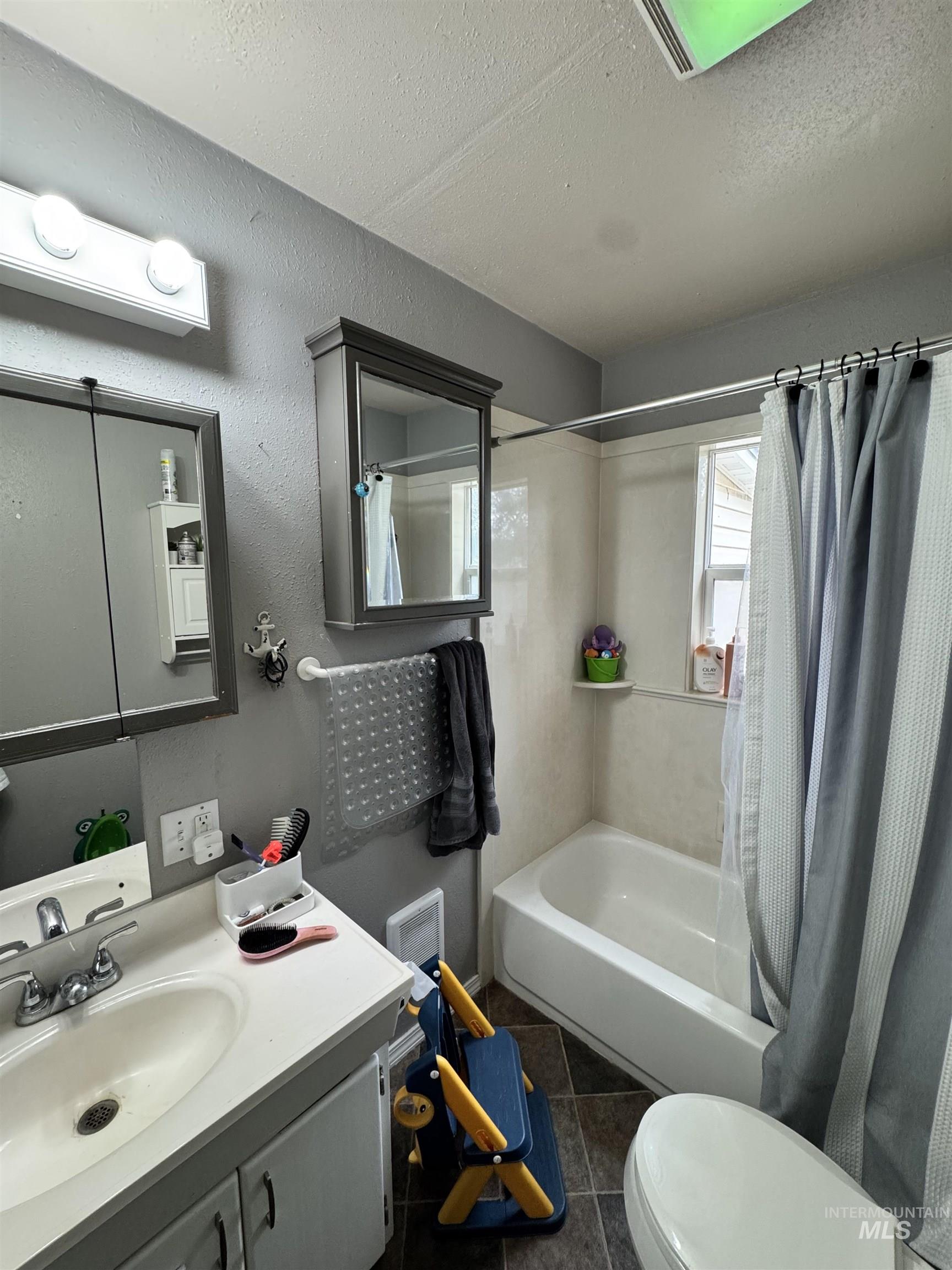 421 5th Ave East, Jerome, Idaho 83338, 2 Bedrooms, 1 Bathroom, Residential For Sale, Price $179,900,MLS 98988533