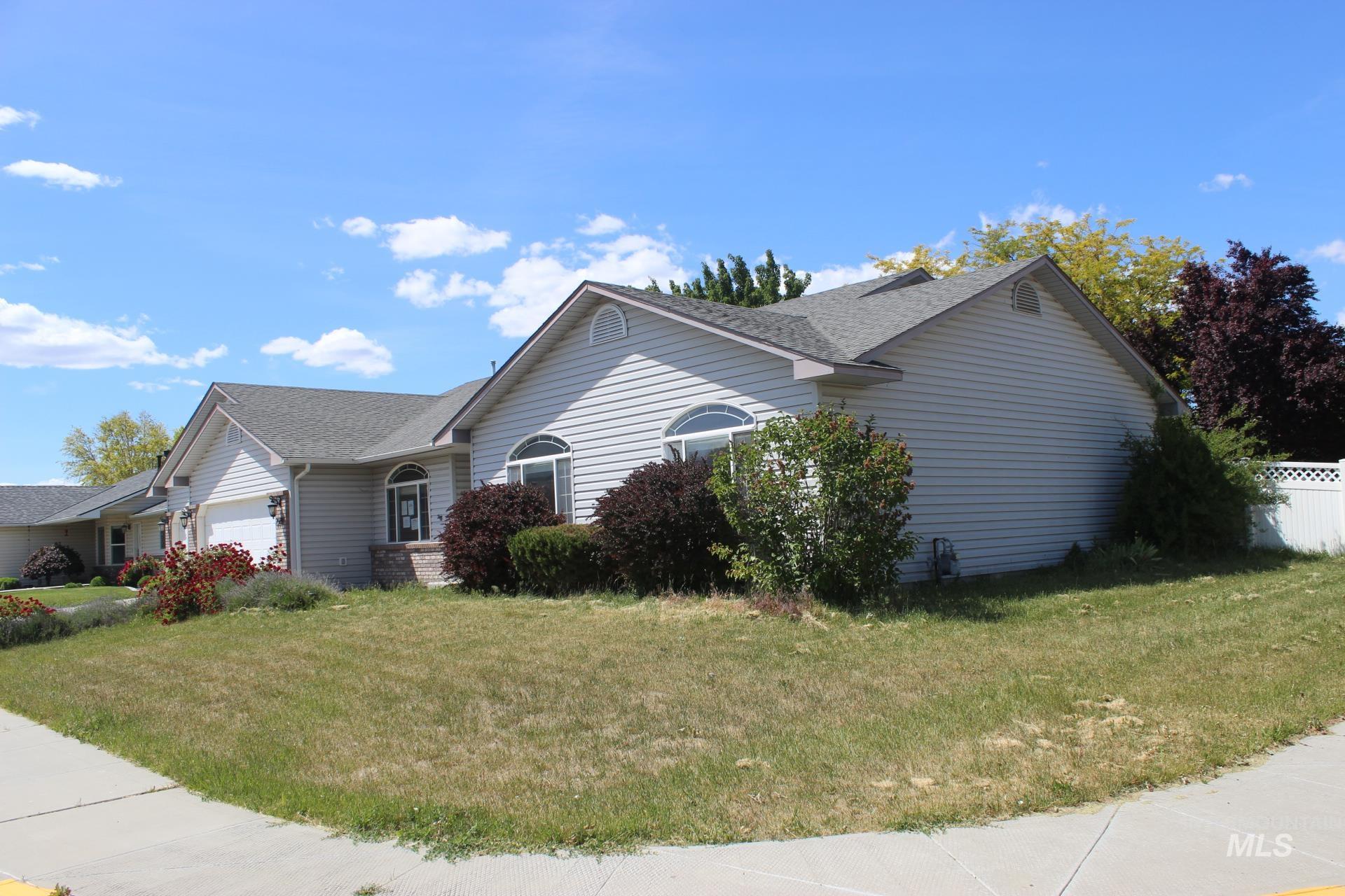 2509 SW 1st Ave, Ontario, Oregon 97914, 3 Bedrooms, 2 Bathrooms, Residential For Sale, Price $390,000,MLS 98988534