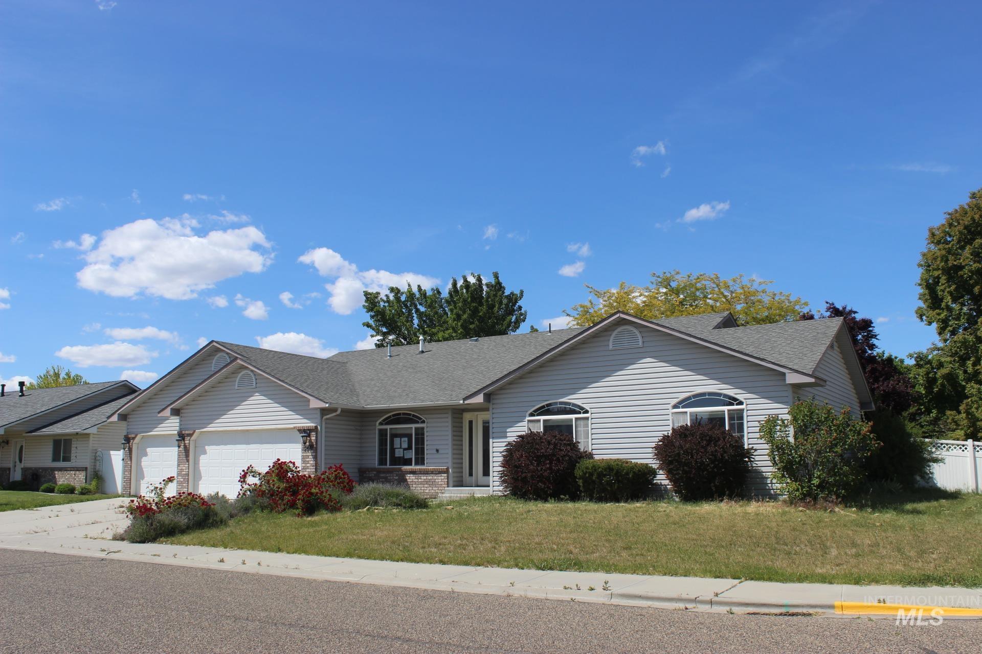 2509 SW 1st Ave, Ontario, Oregon 97914, 3 Bedrooms, 2 Bathrooms, Residential For Sale, Price $390,000,MLS 98988534