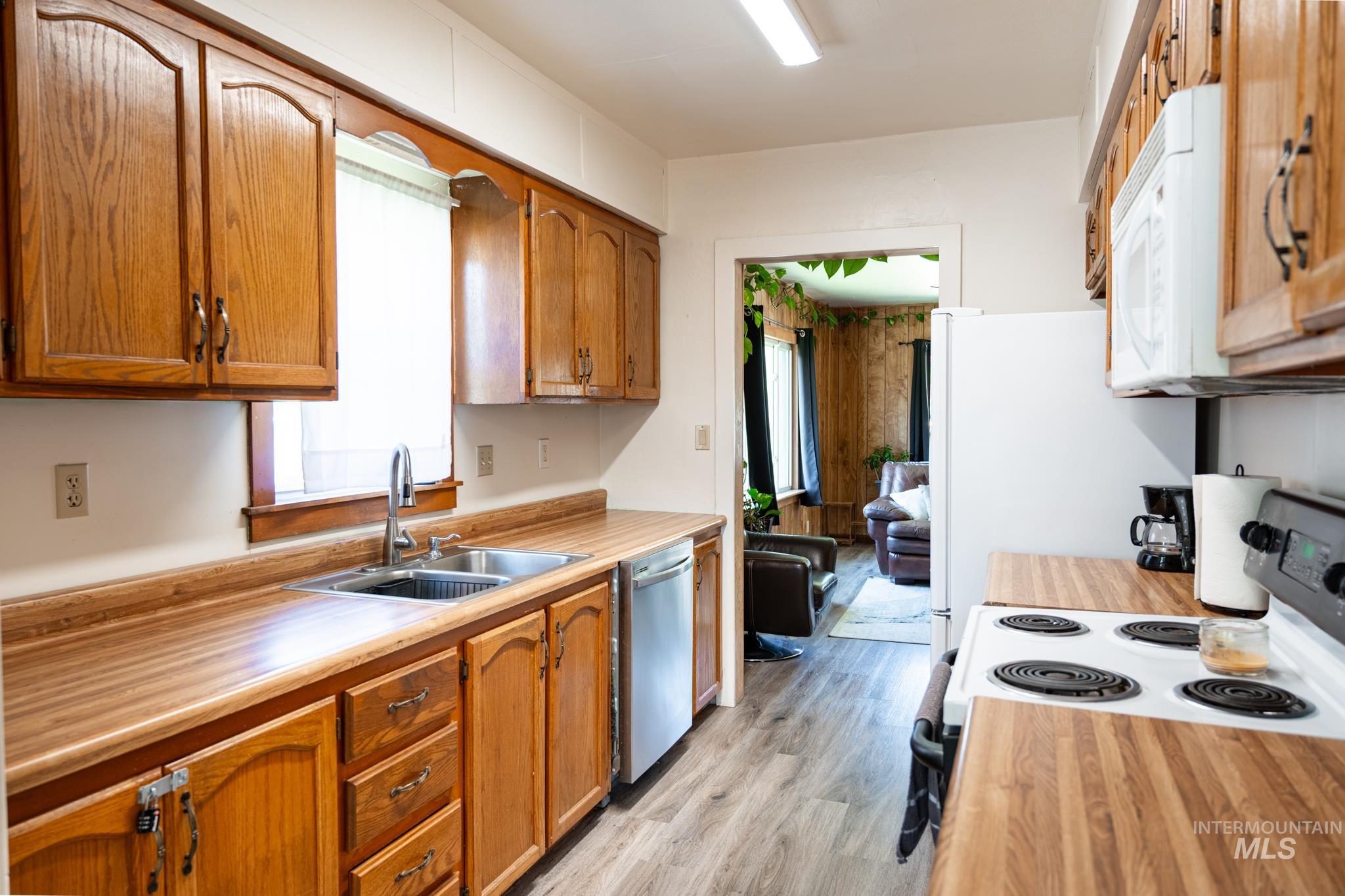 370 E Jefferson, Huntington, Oregon 97907-0000, 2 Bedrooms, 1 Bathroom, Residential For Sale, Price $179,999,MLS 98988537