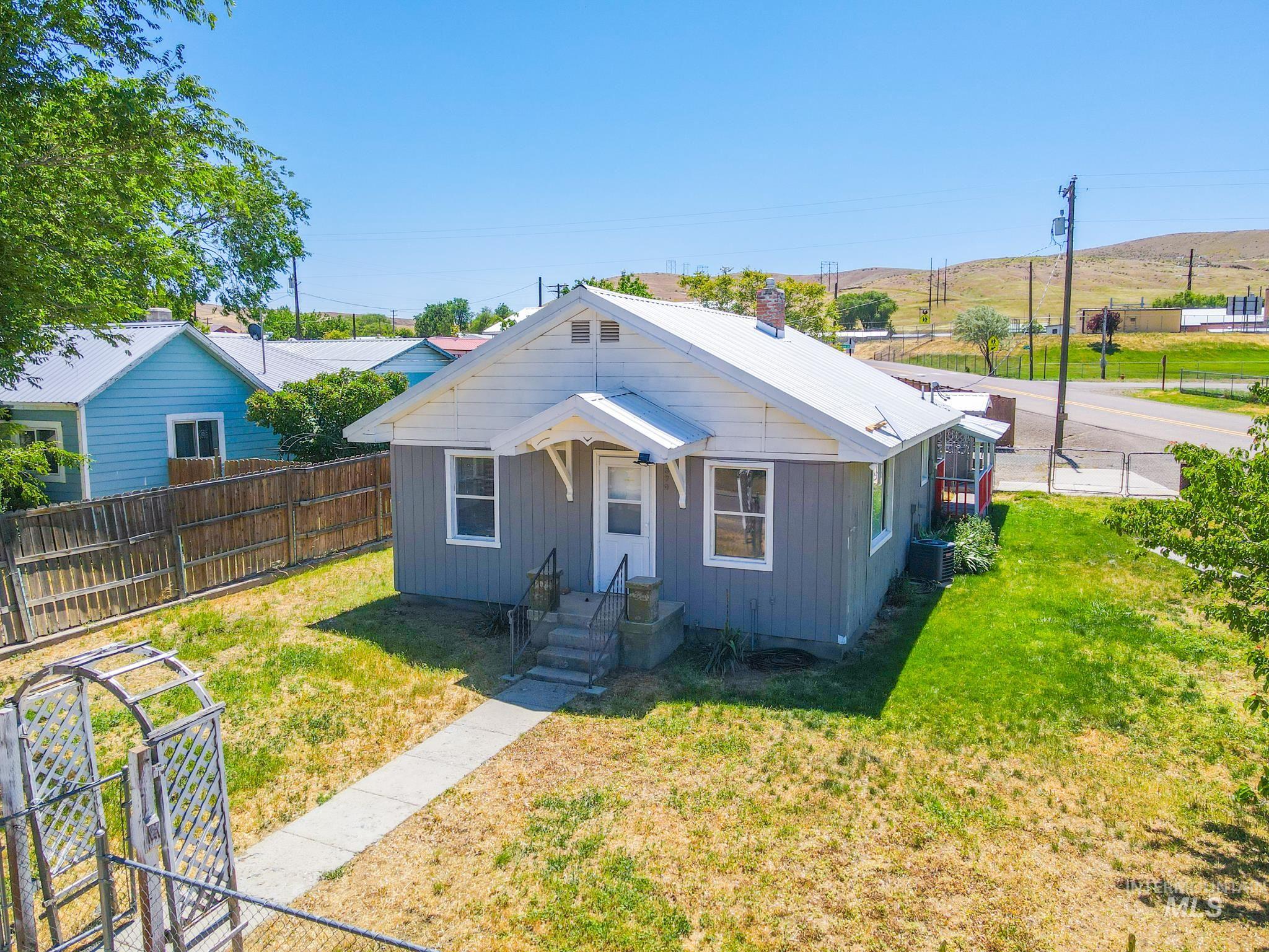 370 E Jefferson, Huntington, Oregon 97907-0000, 2 Bedrooms, 1 Bathroom, Residential For Sale, Price $179,999,MLS 98988537