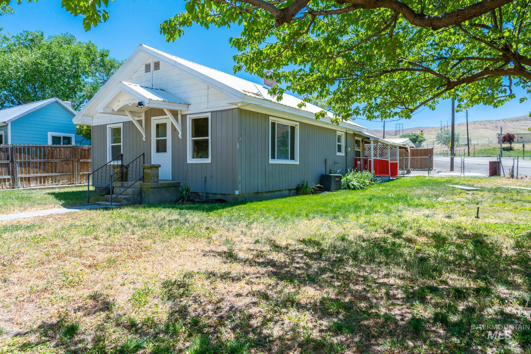 370 E Jefferson, Huntington, Oregon 97907-0000, 2 Bedrooms, 1 Bathroom, Residential For Sale, Price $179,999,MLS 98988537