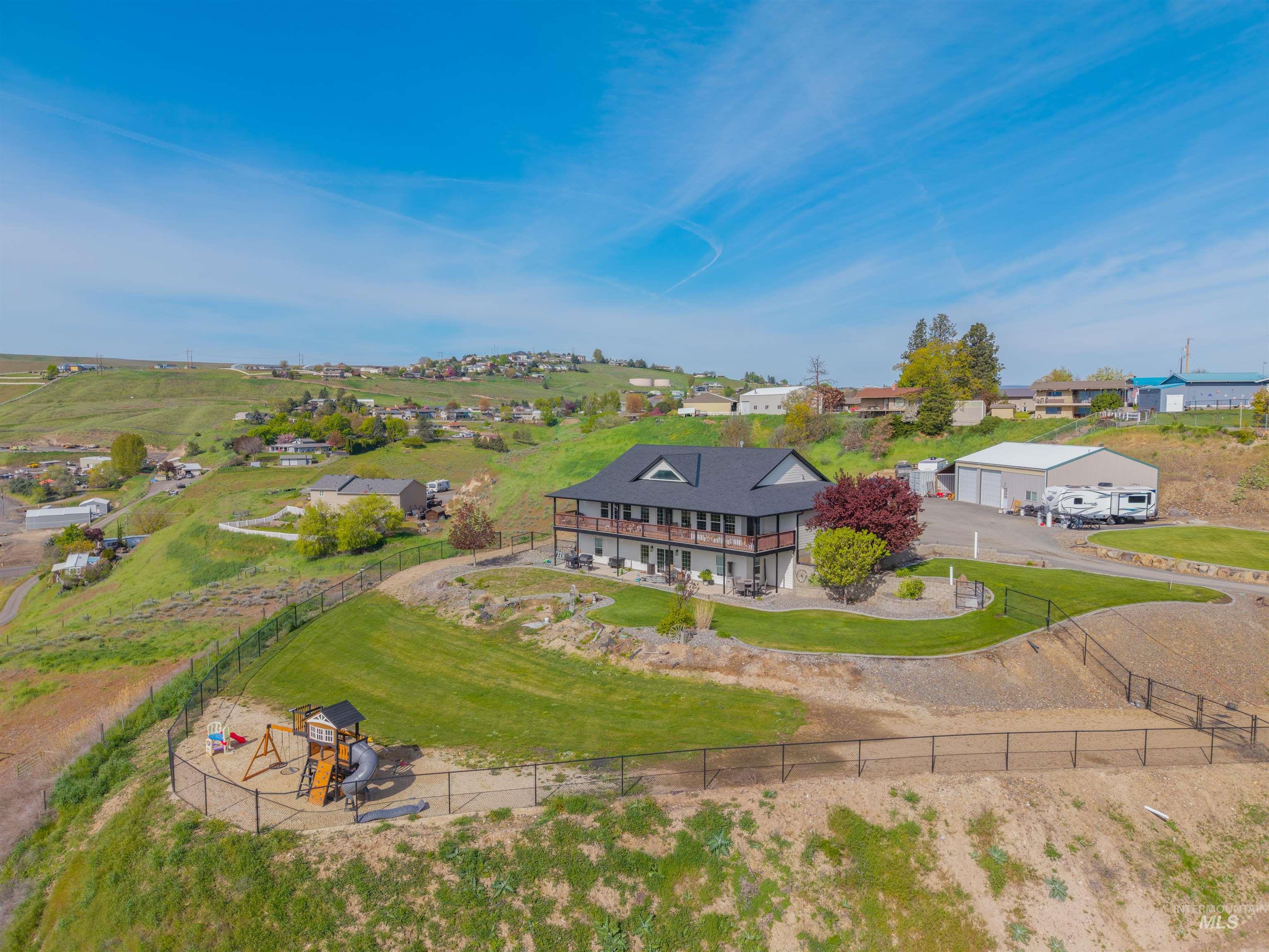 3151 21st Street, Clarkston, Washington 99403, 4 Bedrooms, 4 Bathrooms, Residential For Sale, Price $899,000, 98988540