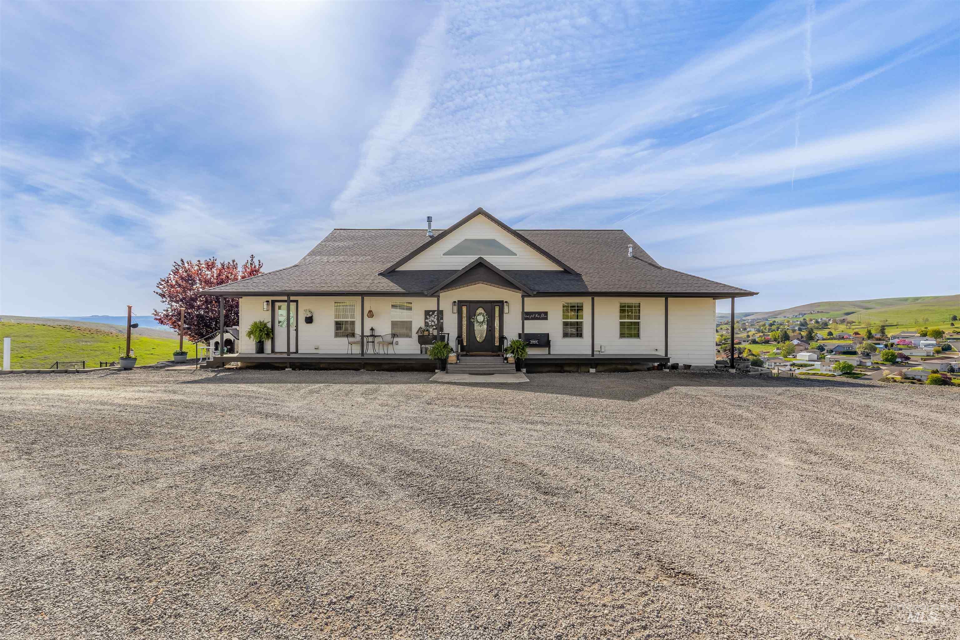 3151 21st Street, Clarkston, Washington 99403, 4 Bedrooms, 4 Bathrooms, Residential For Sale, Price $899,000, 98988540