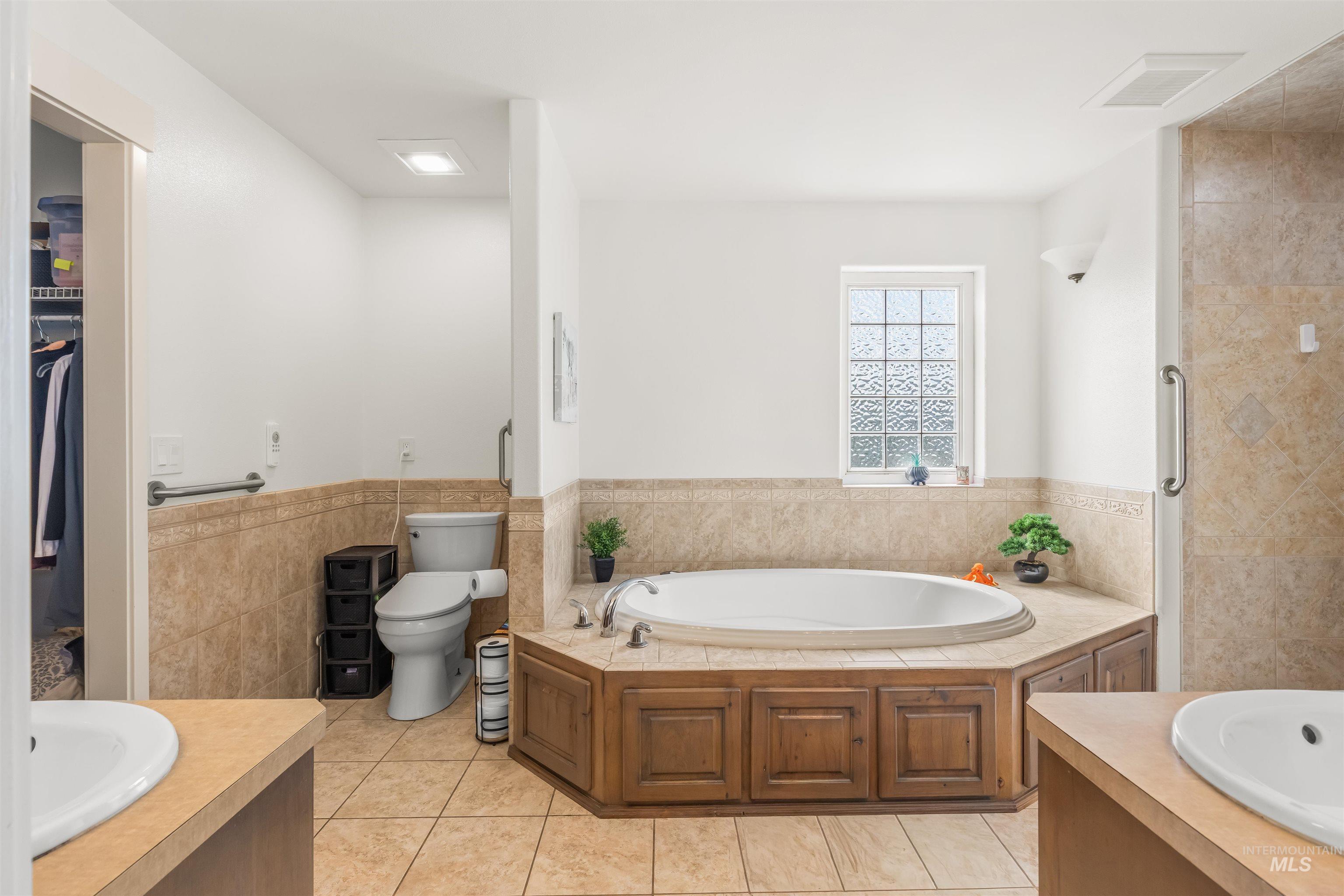 3151 21st Street, Clarkston, Washington 99403, 4 Bedrooms, 4 Bathrooms, Residential For Sale, Price $950,000,MLS 98988540