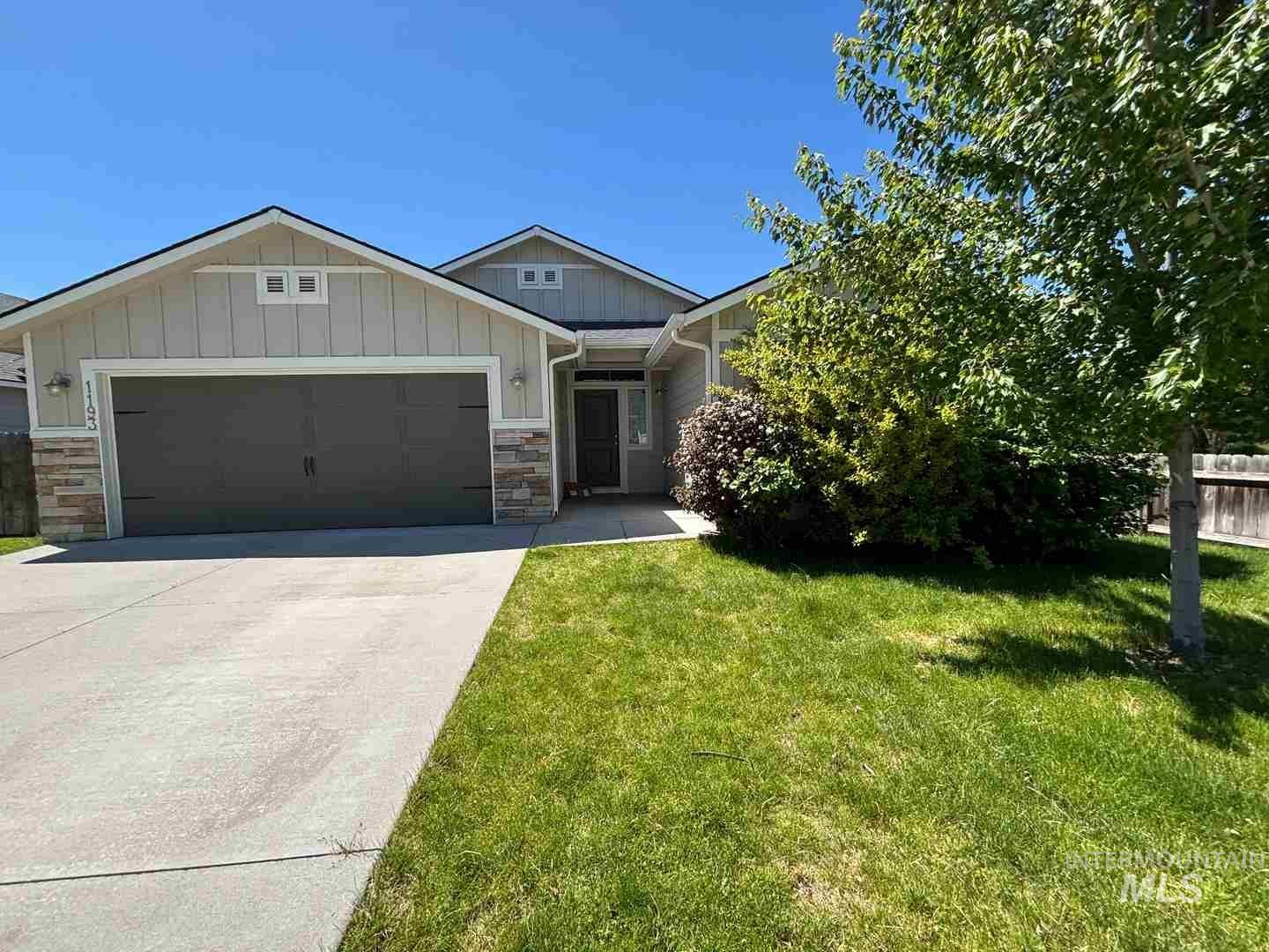 1193 W Crosswind Dr, Meridian, Idaho 83646, 3 Bedrooms, 2 Bathrooms, Residential For Sale, Price $425,000,MLS 98988550