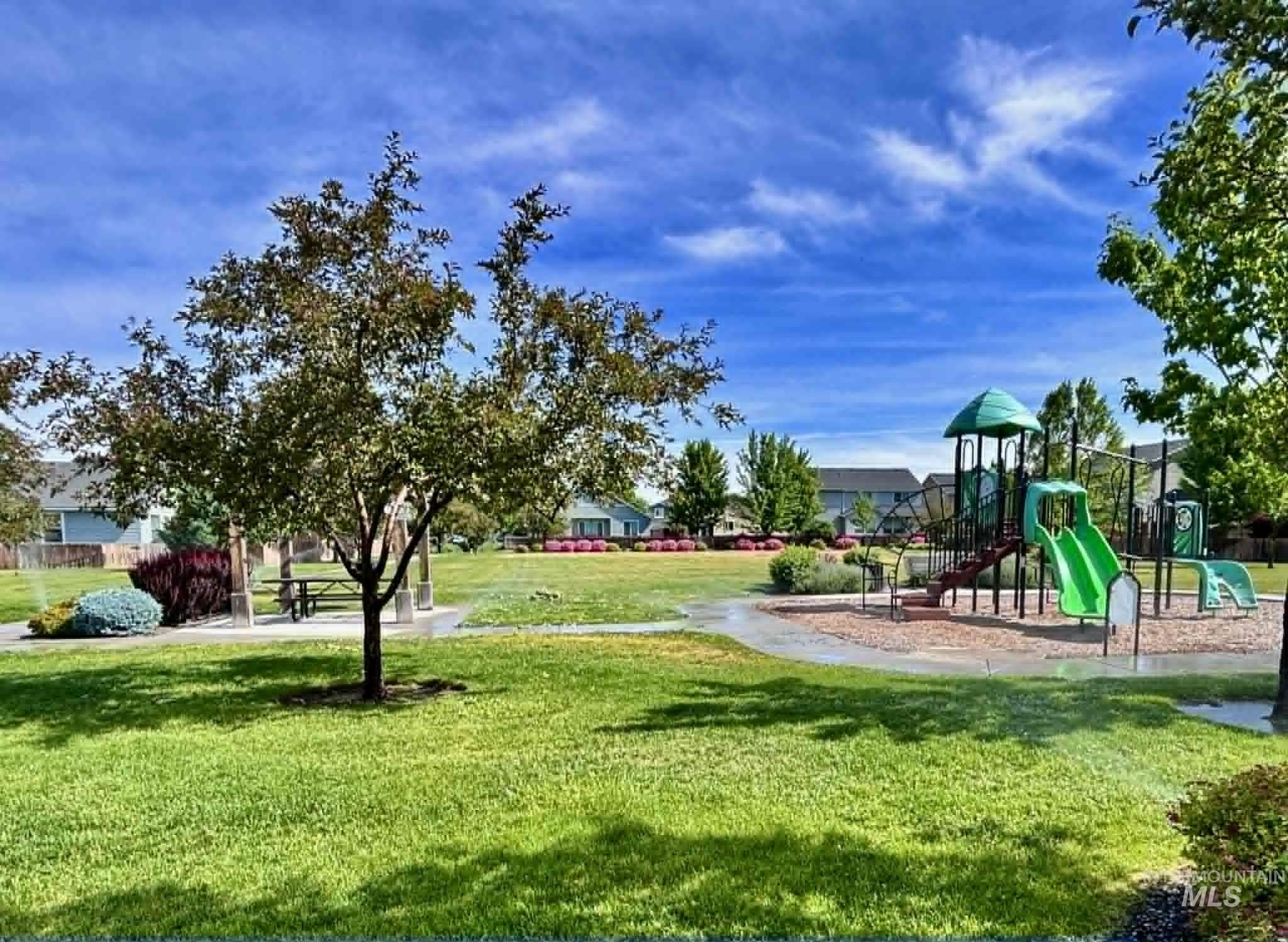 1193 W Crosswind Dr, Meridian, Idaho 83646, 3 Bedrooms, 2 Bathrooms, Residential For Sale, Price $425,000,MLS 98988550
