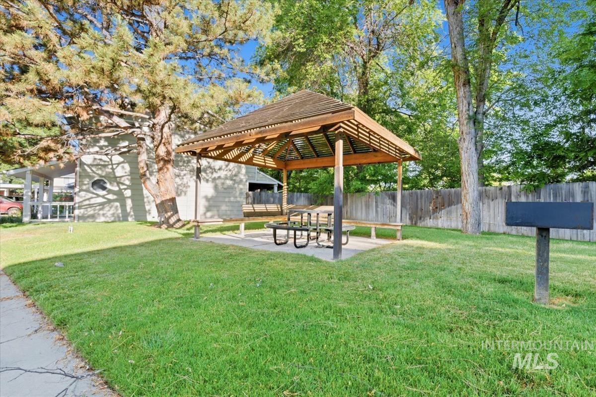 1448 E Carter Lane, Boise, Idaho 83706, 2 Bedrooms, 1.5 Bathrooms, Residential For Sale, Price $324,000,MLS 98988558