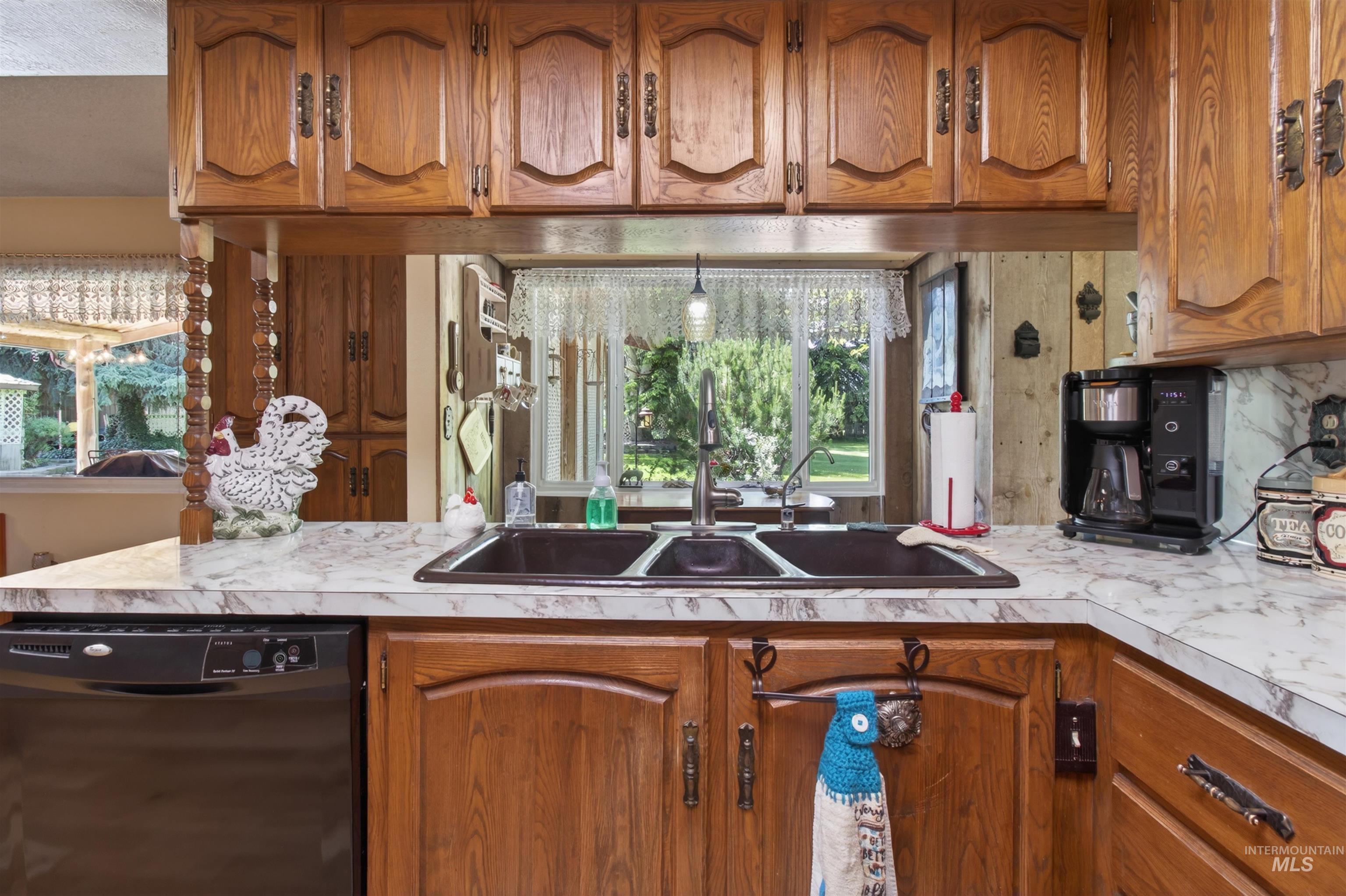 585 W Baseline Rd, Paul, Idaho 83347, 3 Bedrooms, 2 Bathrooms, Residential For Sale, Price $546,500,MLS 98988571