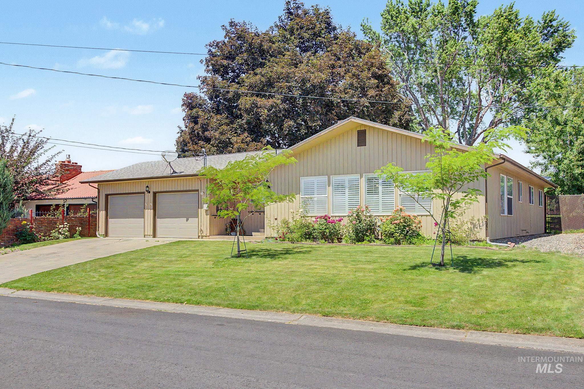 823 Grelle Dr., Lewiston, Idaho 83501, 3 Bedrooms, 2 Bathrooms, Residential For Sale, Price $359,700,MLS 98988572