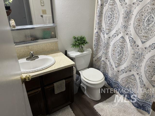 166 Crestview Drive, Twin Falls, Idaho 83301, 2 Bedrooms, 1 Bathroom, Residential Income For Sale, Price $645,000, 98988575