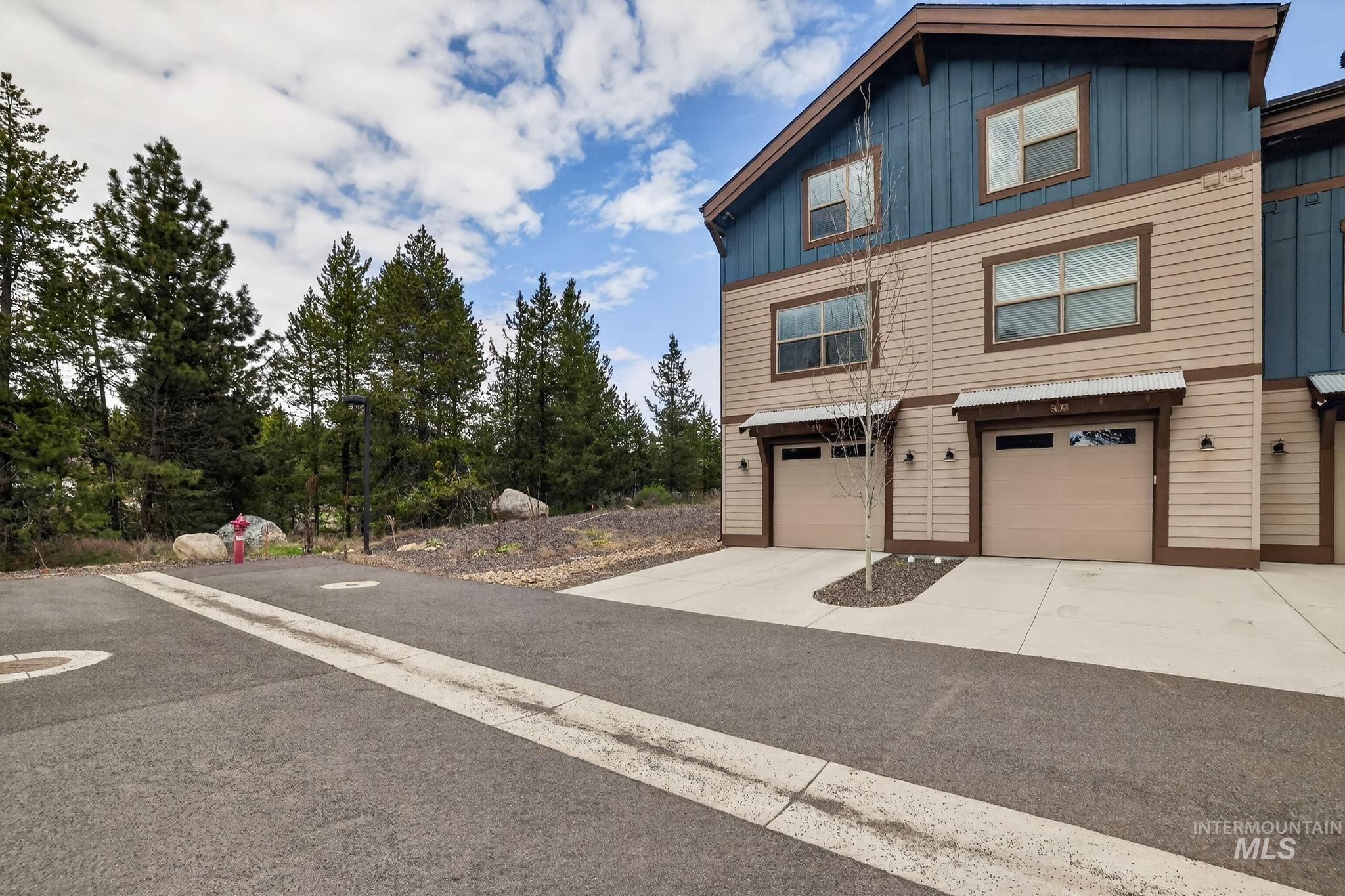 311 Broken Ridge Way, McCall, Idaho 83638, 3 Bedrooms, 3 Bathrooms, Residential For Sale, Price $574,000,MLS 98988579