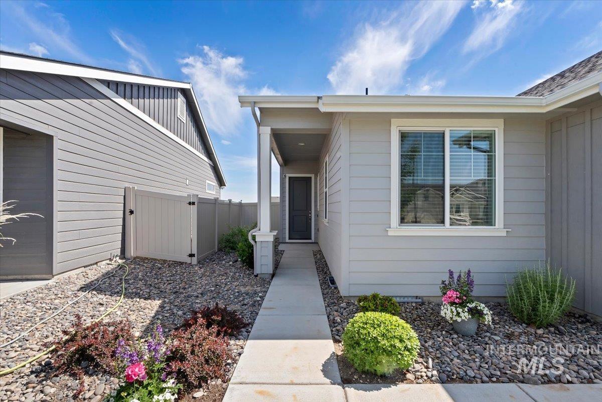 11592 W San Remo Dr., Nampa, Idaho 83686, 3 Bedrooms, 2 Bathrooms, Residential For Sale, Price $440,000,MLS 98988581
