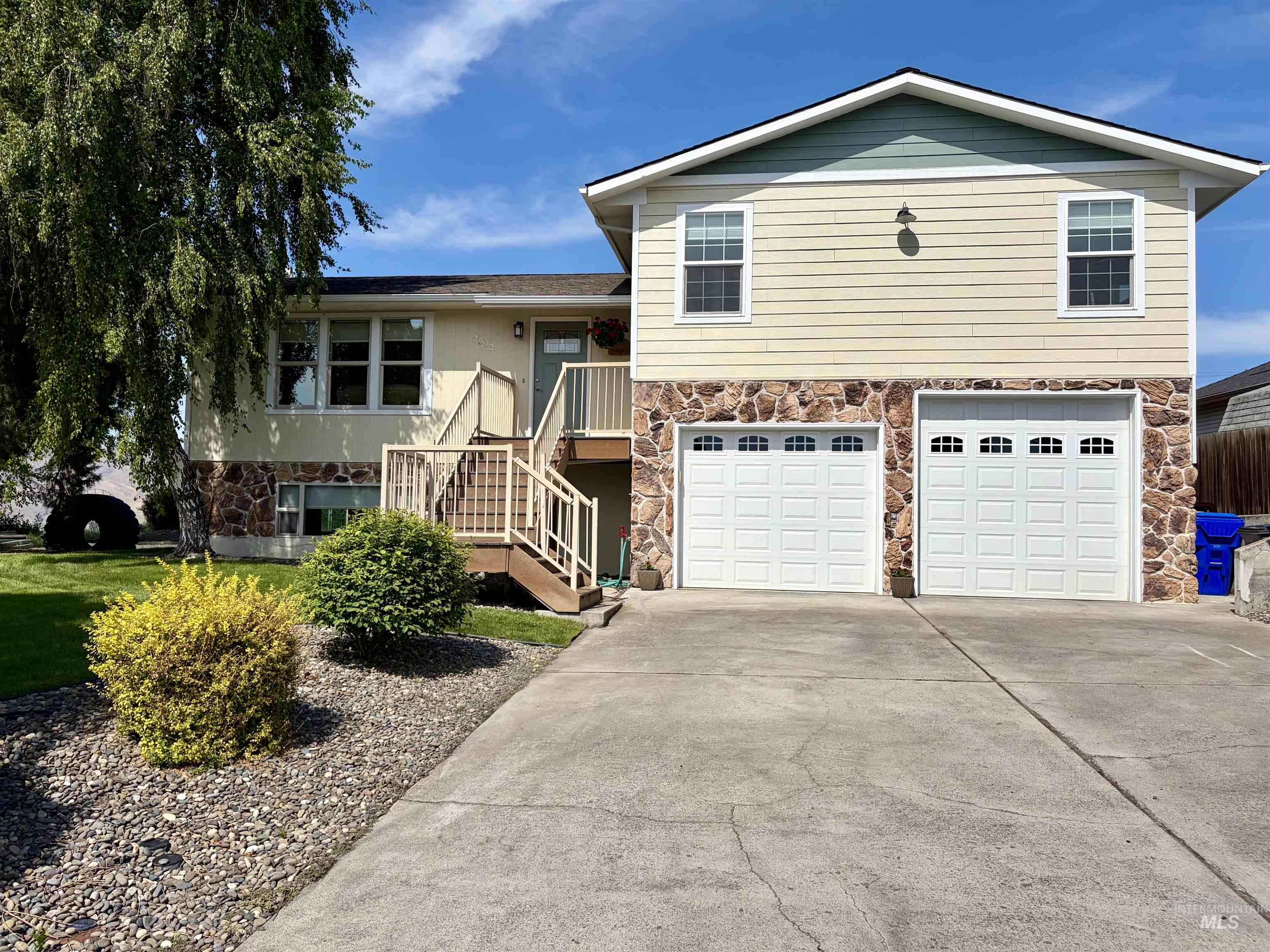 2502 Seaport Drive, Lewiston, Idaho 83501, 3 Bedrooms, 2.5 Bathrooms, Residential For Sale, Price $469,000,MLS 98988584