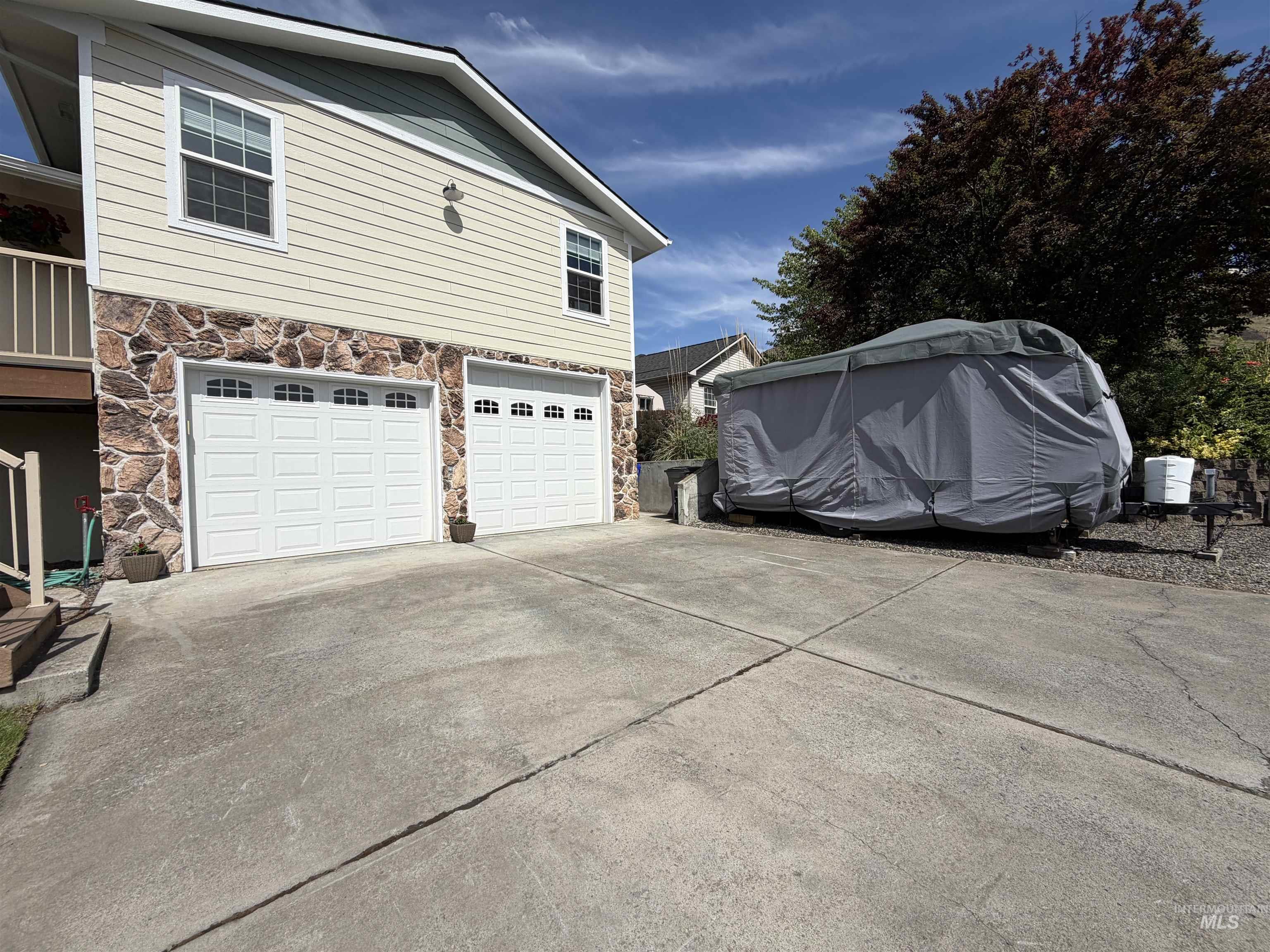 2502 Seaport Drive, Lewiston, Idaho 83501, 3 Bedrooms, 2.5 Bathrooms, Residential For Sale, Price $469,000,MLS 98988584