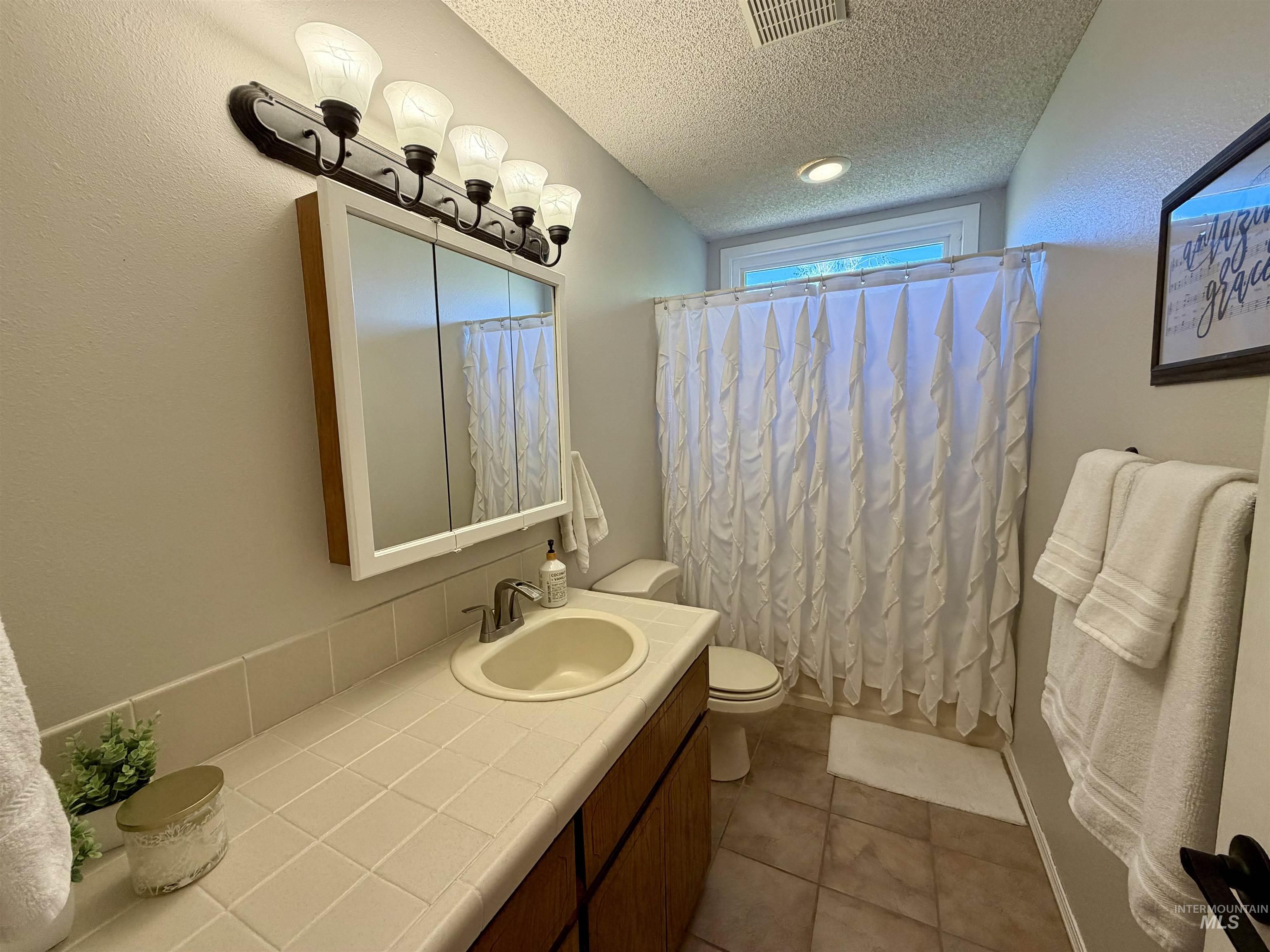 2502 Seaport Drive, Lewiston, Idaho 83501, 3 Bedrooms, 2.5 Bathrooms, Residential For Sale, Price $469,000,MLS 98988584