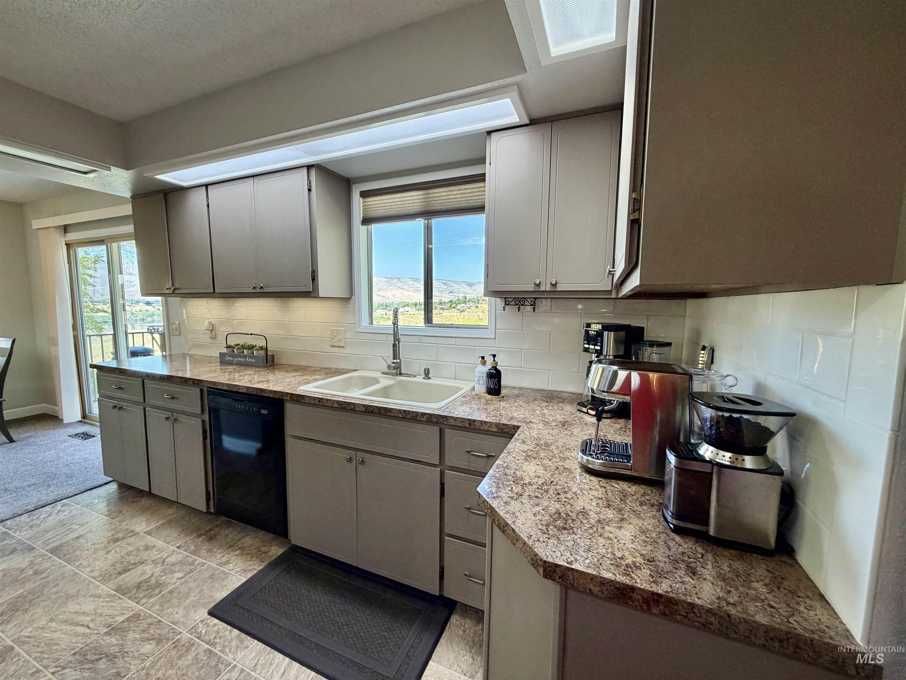 2502 Seaport Drive, Lewiston, Idaho 83501, 3 Bedrooms, 2.5 Bathrooms, Residential For Sale, Price $469,000,MLS 98988584