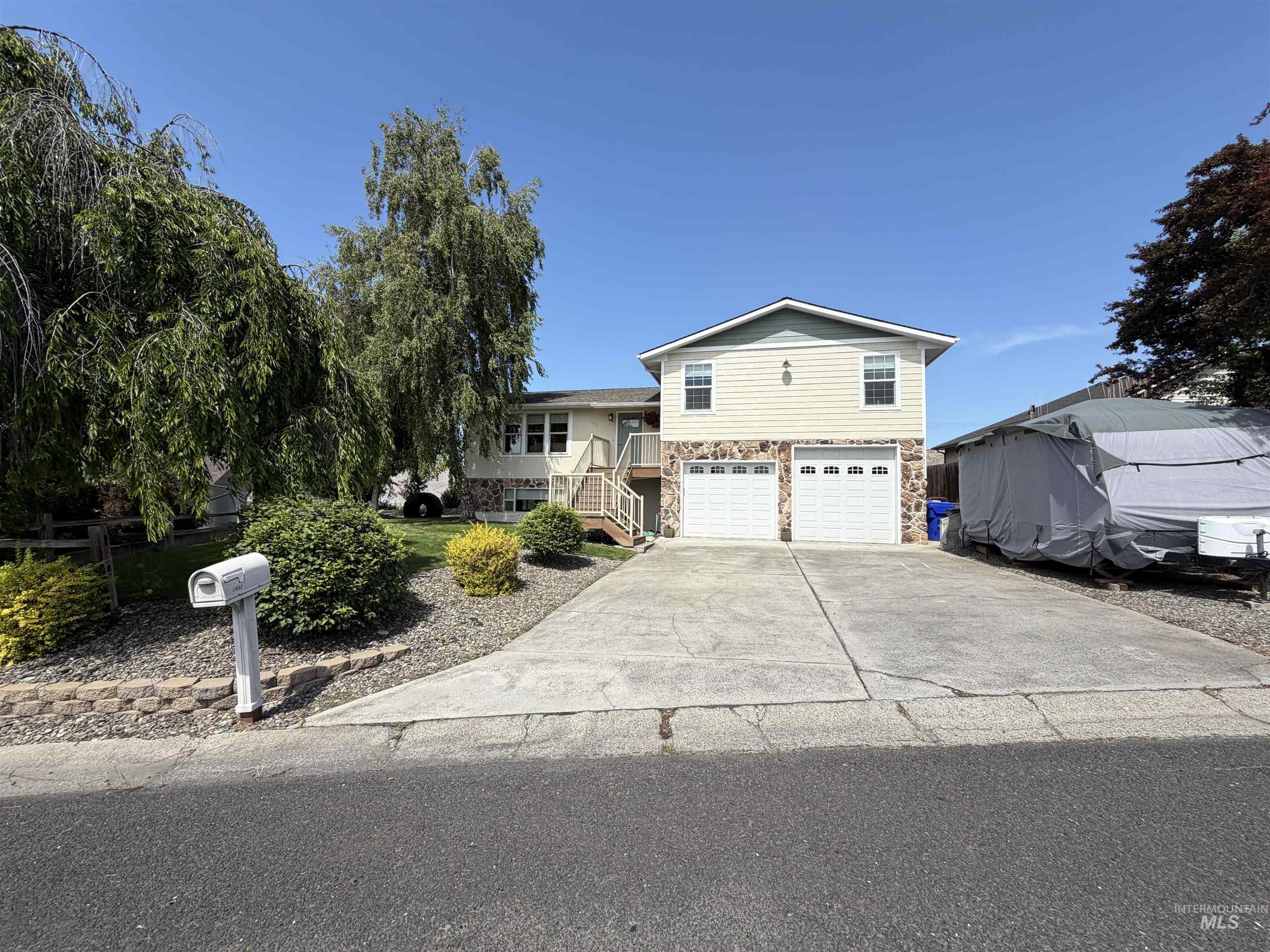 2502 Seaport Drive, Lewiston, Idaho 83501, 3 Bedrooms, 2.5 Bathrooms, Residential For Sale, Price $469,000,MLS 98988584