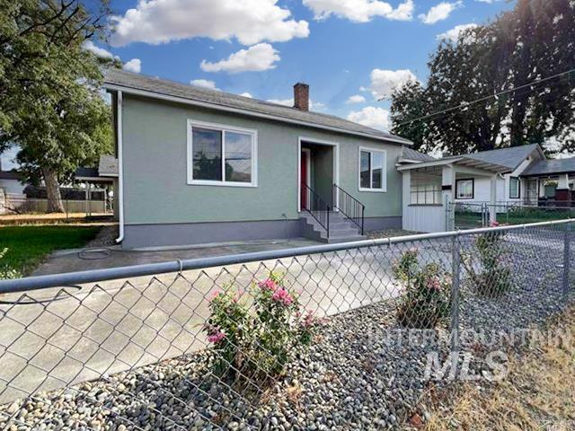 307 Elm St, Clarkston, Washington 99403, 4 Bedrooms, 2 Bathrooms, Residential For Sale, Price $309,000, 98988585