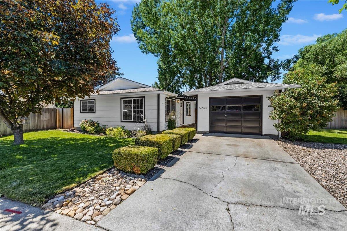 5265 W Hadlock, Boise, Idaho 83703, 2 Bedrooms, 1 Bathroom, Residential For Sale, Price $380,000,MLS 98988587