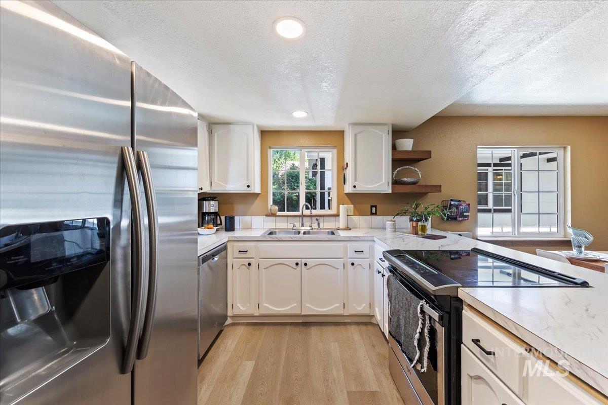 5265 W Hadlock, Boise, Idaho 83703, 2 Bedrooms, 1 Bathroom, Residential For Sale, Price $380,000,MLS 98988587