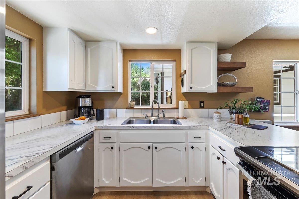 5265 W Hadlock, Boise, Idaho 83703, 2 Bedrooms, 1 Bathroom, Residential For Sale, Price $380,000,MLS 98988587