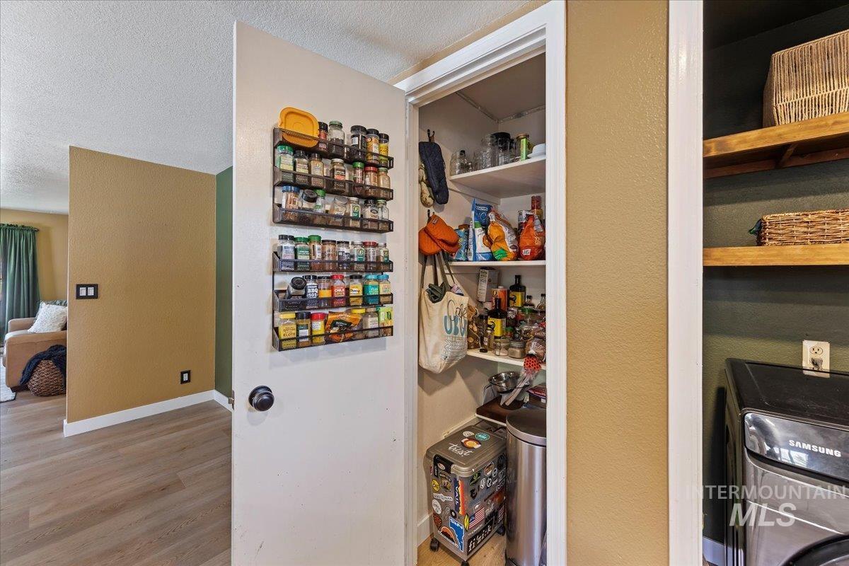5265 W Hadlock, Boise, Idaho 83703, 2 Bedrooms, 1 Bathroom, Residential For Sale, Price $380,000,MLS 98988587