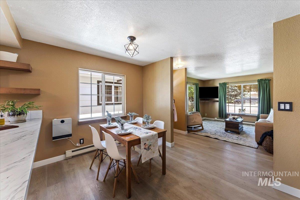 5265 W Hadlock, Boise, Idaho 83703, 2 Bedrooms, 1 Bathroom, Residential For Sale, Price $380,000,MLS 98988587