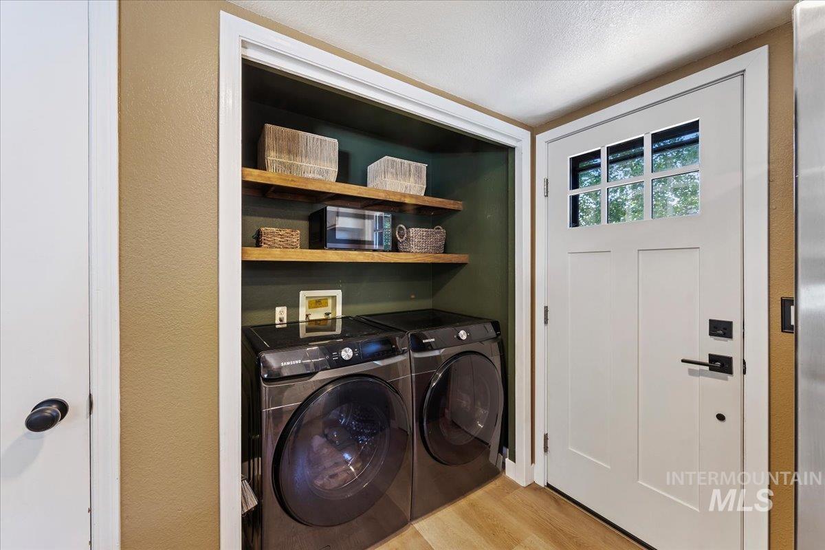 5265 W Hadlock, Boise, Idaho 83703, 2 Bedrooms, 1 Bathroom, Residential For Sale, Price $380,000,MLS 98988587