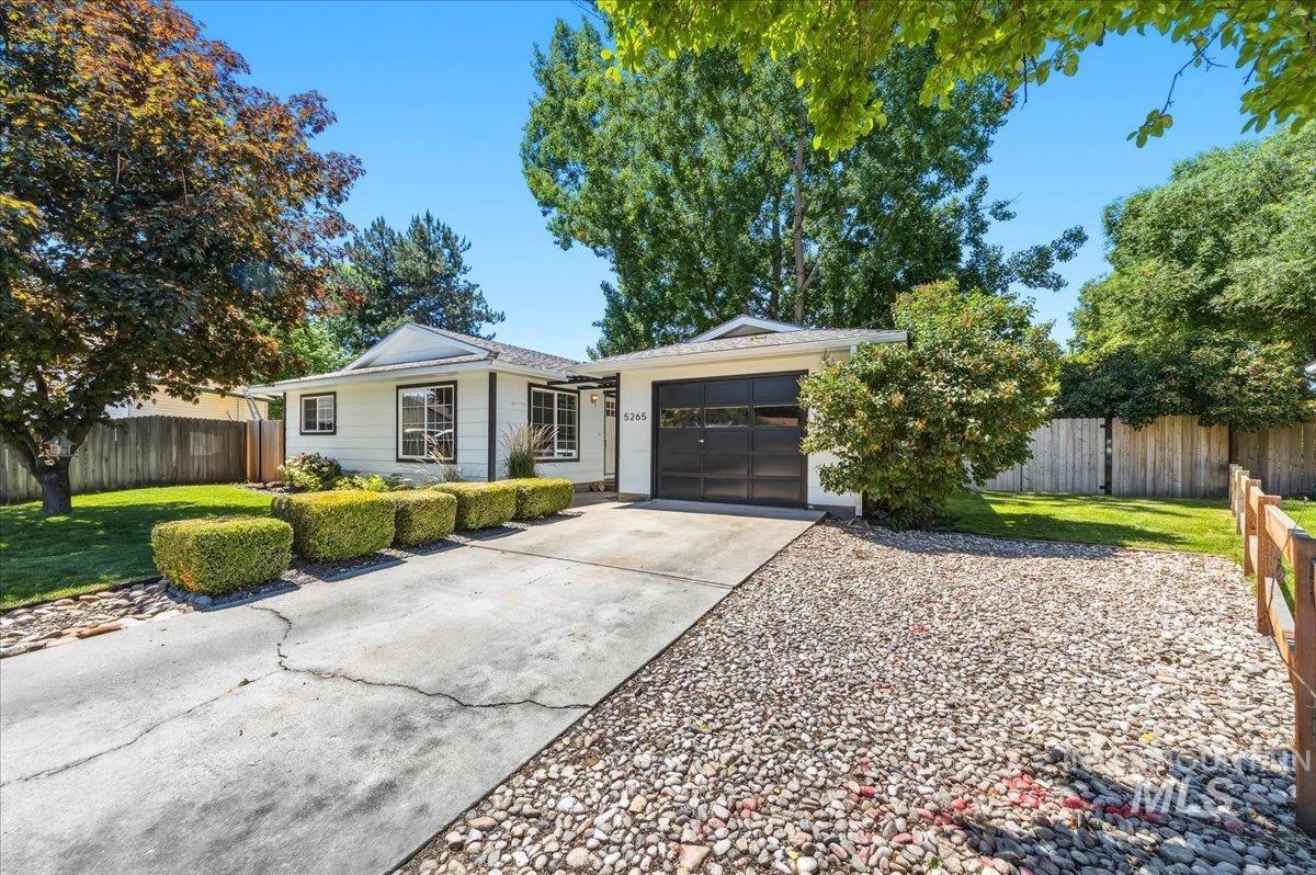 5265 W Hadlock, Boise, Idaho 83703, 2 Bedrooms, 1 Bathroom, Residential For Sale, Price $380,000,MLS 98988587
