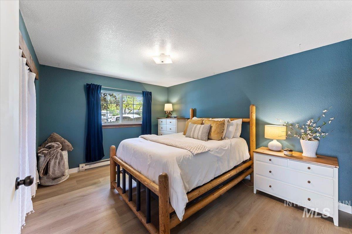 5265 W Hadlock, Boise, Idaho 83703, 2 Bedrooms, 1 Bathroom, Residential For Sale, Price $380,000,MLS 98988587
