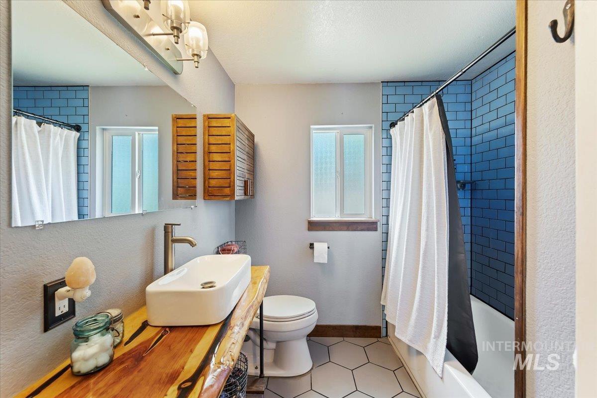 5265 W Hadlock, Boise, Idaho 83703, 2 Bedrooms, 1 Bathroom, Residential For Sale, Price $380,000,MLS 98988587