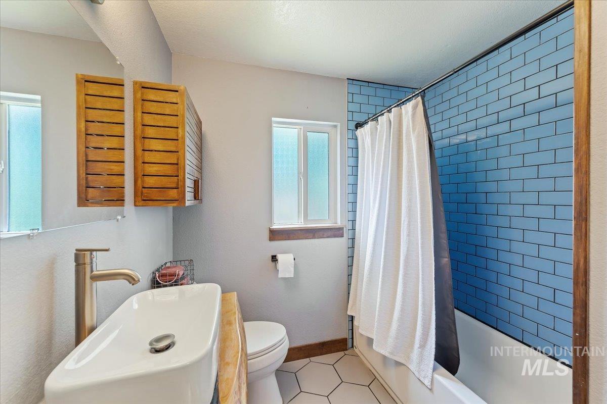 5265 W Hadlock, Boise, Idaho 83703, 2 Bedrooms, 1 Bathroom, Residential For Sale, Price $380,000,MLS 98988587