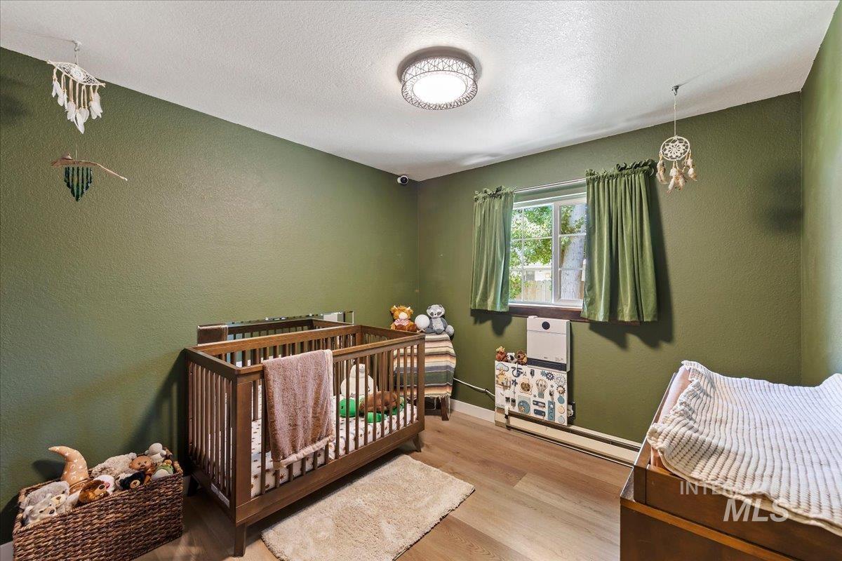5265 W Hadlock, Boise, Idaho 83703, 2 Bedrooms, 1 Bathroom, Residential For Sale, Price $380,000,MLS 98988587