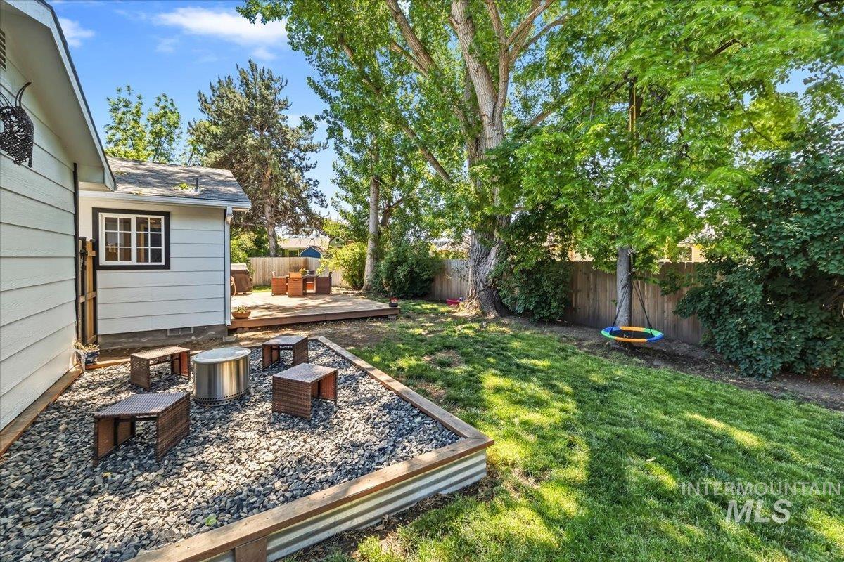 5265 W Hadlock, Boise, Idaho 83703, 2 Bedrooms, 1 Bathroom, Residential For Sale, Price $380,000,MLS 98988587