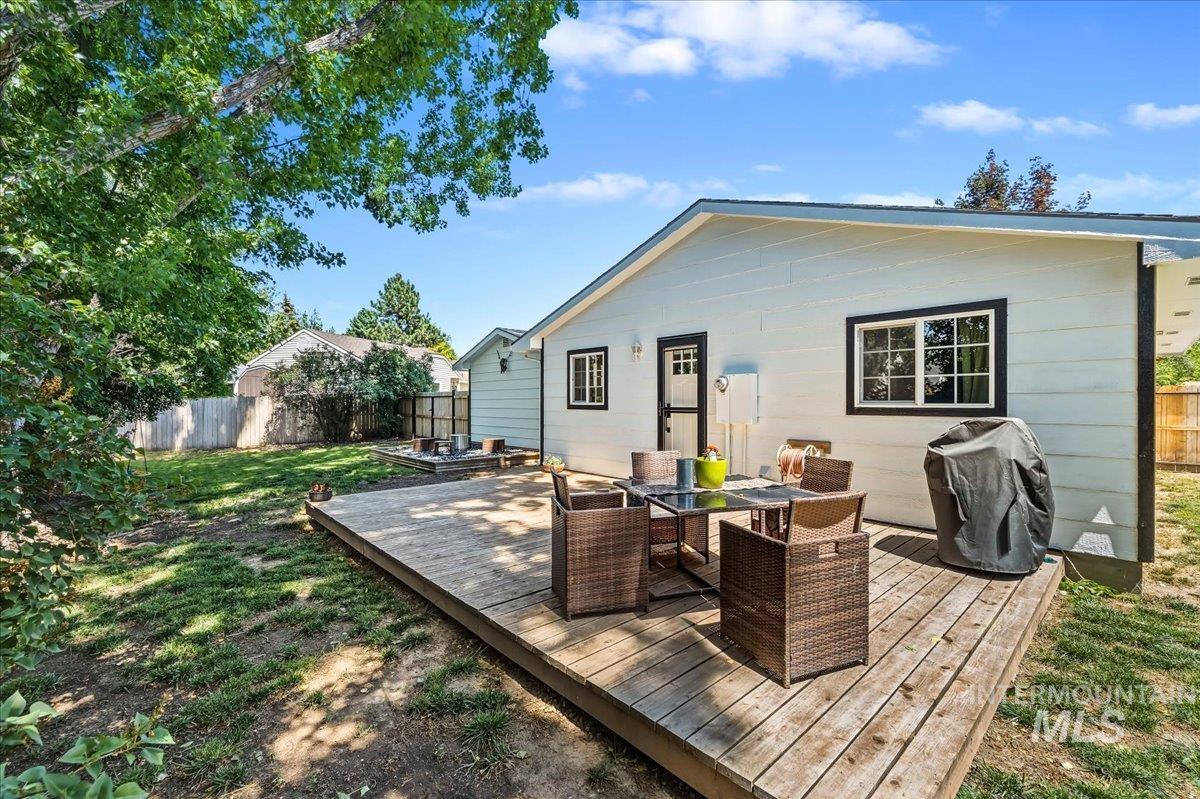 5265 W Hadlock, Boise, Idaho 83703, 2 Bedrooms, 1 Bathroom, Residential For Sale, Price $380,000,MLS 98988587