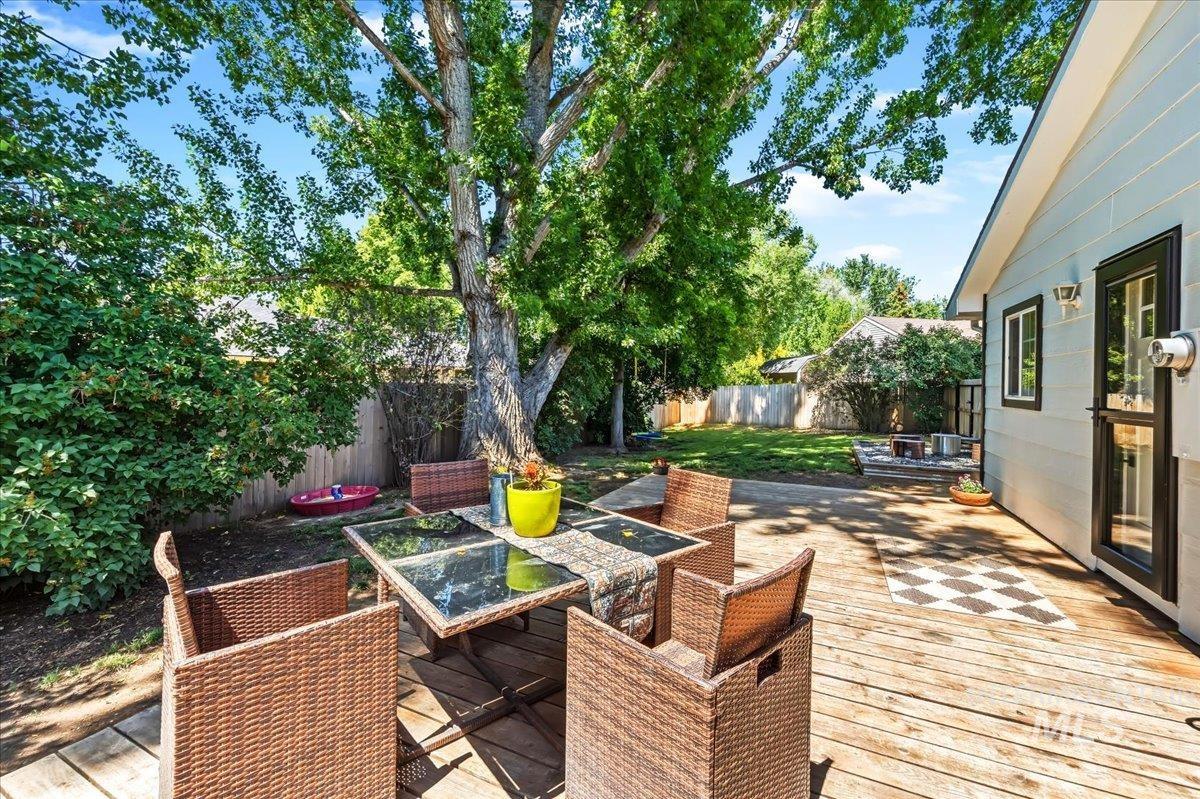 5265 W Hadlock, Boise, Idaho 83703, 2 Bedrooms, 1 Bathroom, Residential For Sale, Price $380,000,MLS 98988587