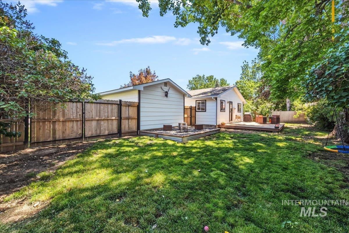5265 W Hadlock, Boise, Idaho 83703, 2 Bedrooms, 1 Bathroom, Residential For Sale, Price $380,000,MLS 98988587