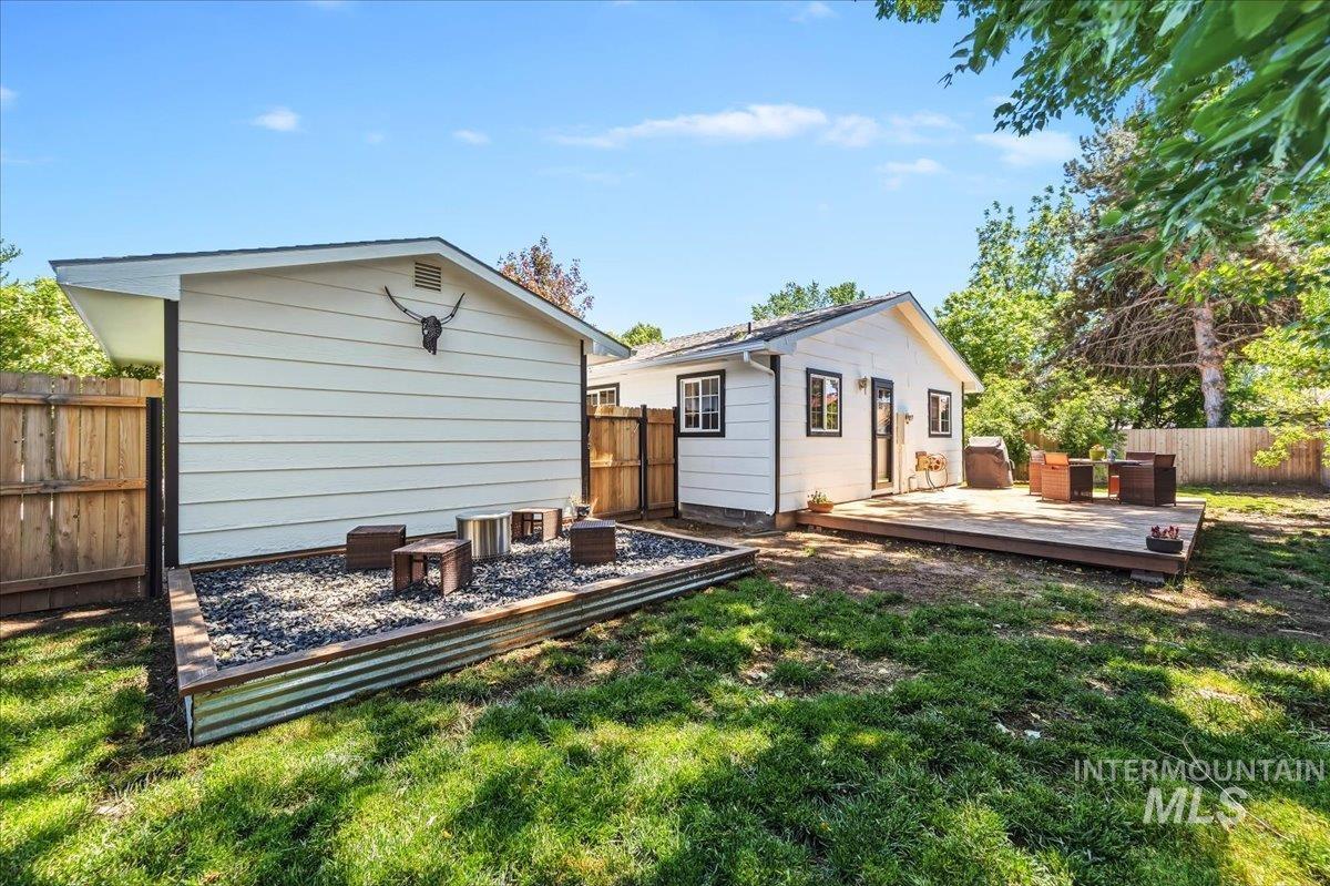 5265 W Hadlock, Boise, Idaho 83703, 2 Bedrooms, 1 Bathroom, Residential For Sale, Price $380,000,MLS 98988587
