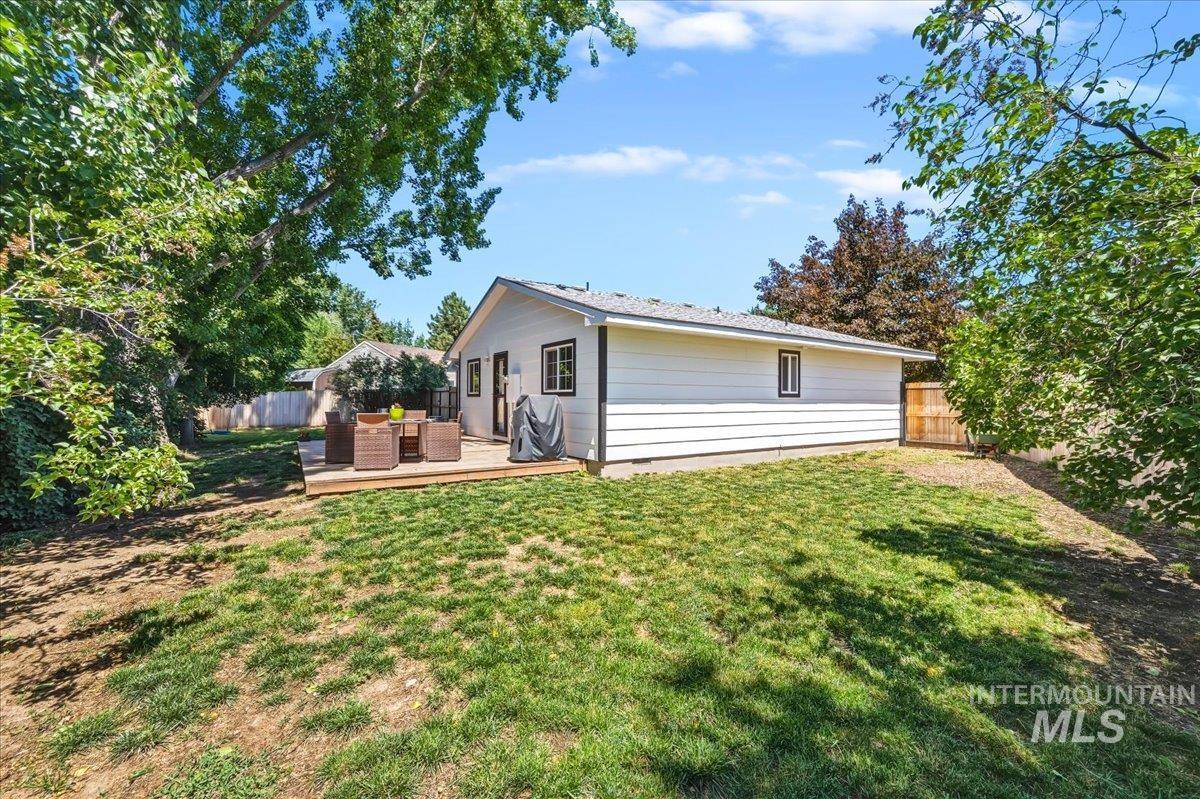 5265 W Hadlock, Boise, Idaho 83703, 2 Bedrooms, 1 Bathroom, Residential For Sale, Price $380,000,MLS 98988587