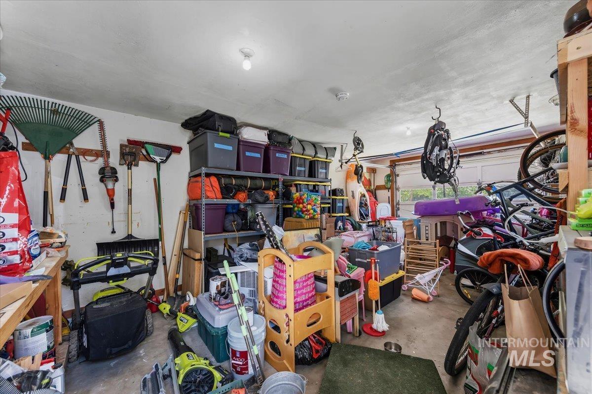 5265 W Hadlock, Boise, Idaho 83703, 2 Bedrooms, 1 Bathroom, Residential For Sale, Price $380,000,MLS 98988587