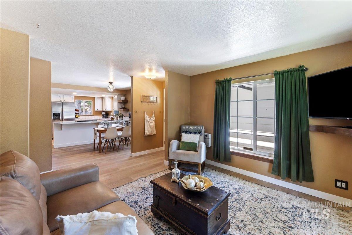 5265 W Hadlock, Boise, Idaho 83703, 2 Bedrooms, 1 Bathroom, Residential For Sale, Price $380,000,MLS 98988587
