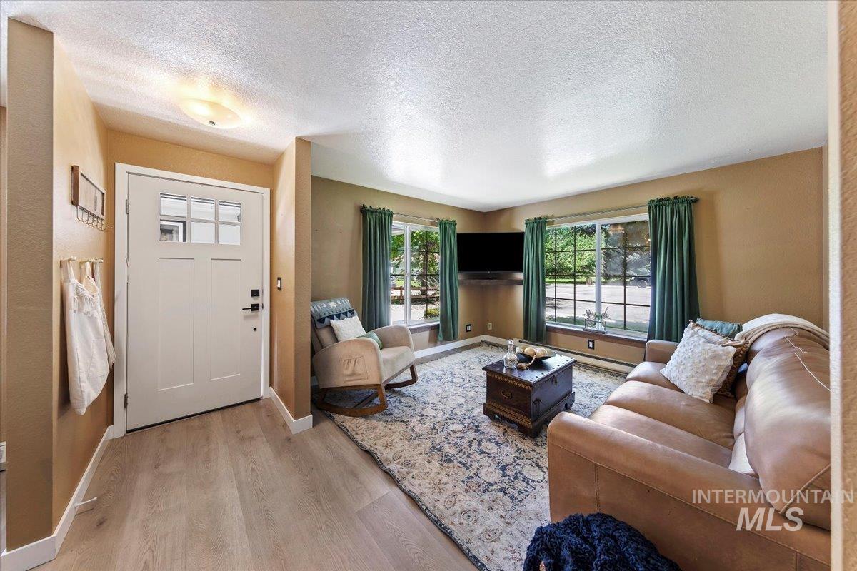 5265 W Hadlock, Boise, Idaho 83703, 2 Bedrooms, 1 Bathroom, Residential For Sale, Price $380,000,MLS 98988587