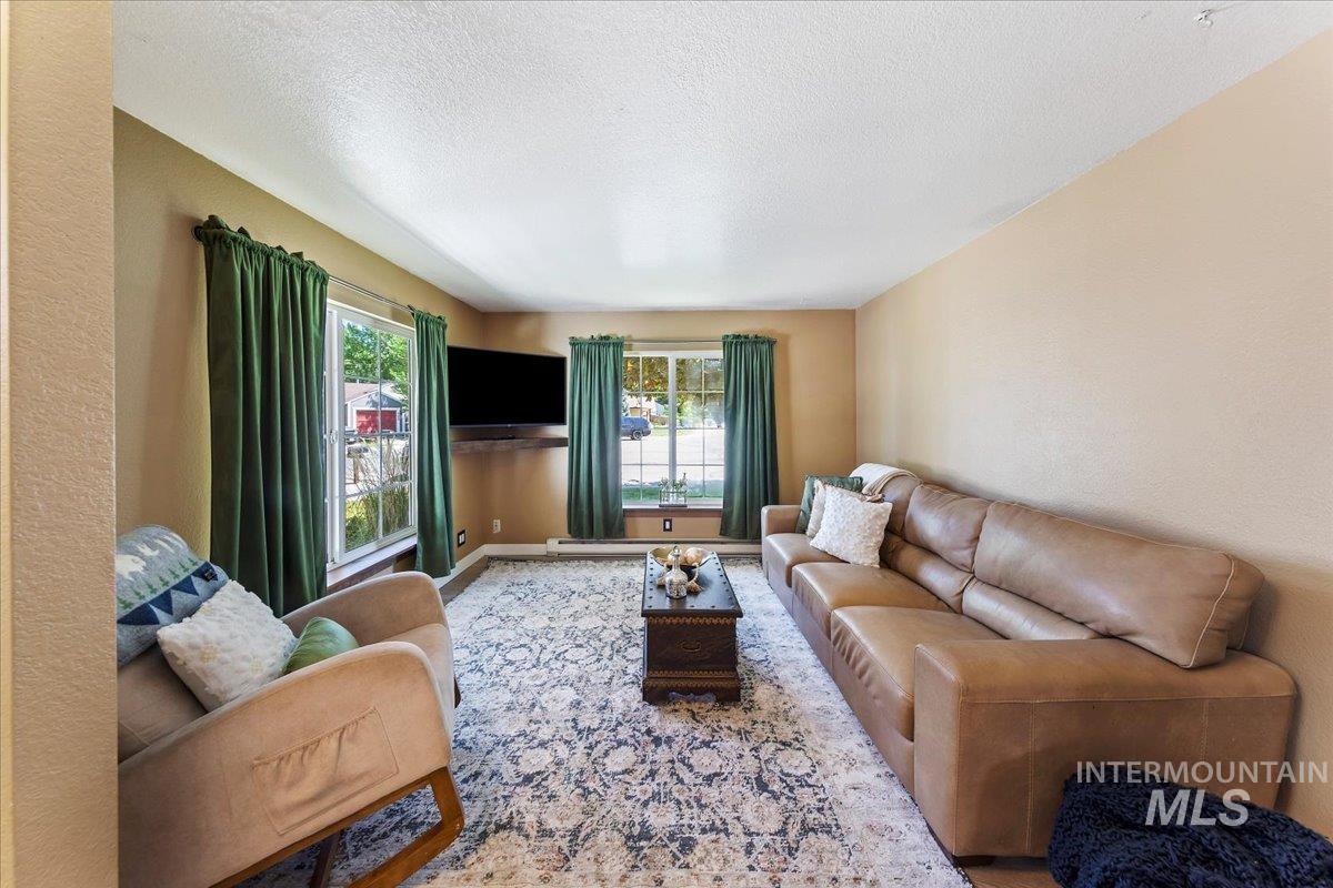 5265 W Hadlock, Boise, Idaho 83703, 2 Bedrooms, 1 Bathroom, Residential For Sale, Price $380,000,MLS 98988587