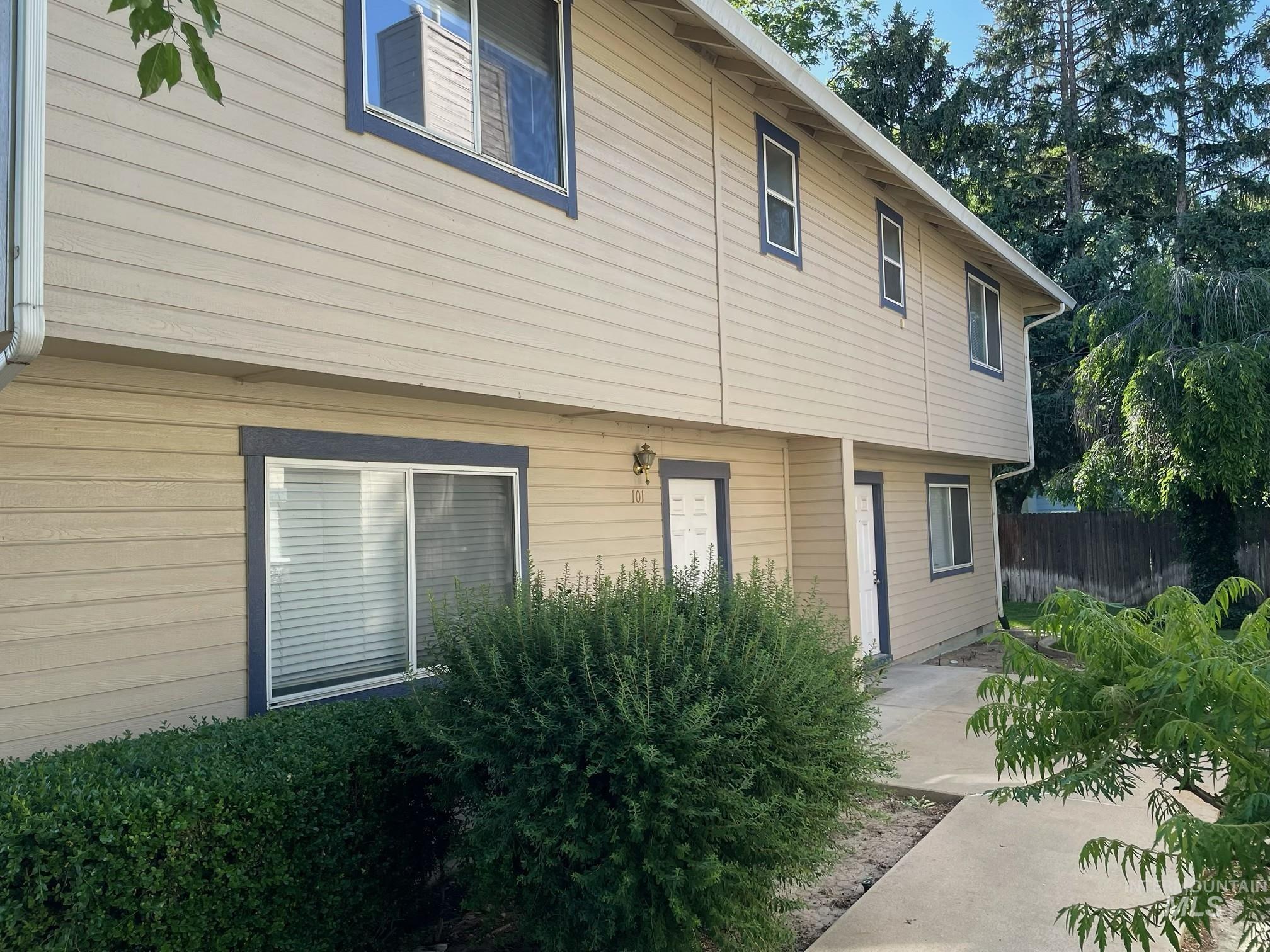1009 N Stilson Rd, Boise, Idaho 83703, 3 Bedrooms, 2.5 Bathrooms, Residential Income For Sale, Price $714,900,MLS 98988588