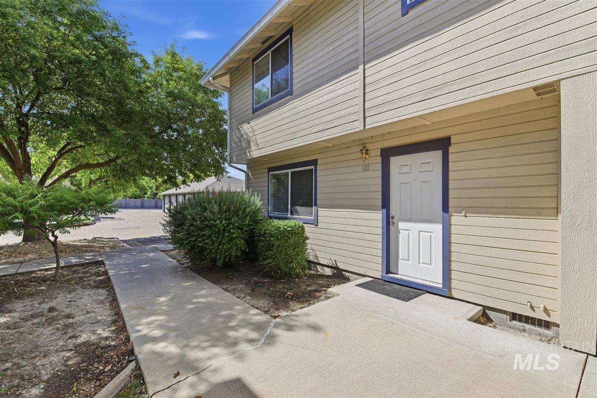 1009 N Stilson Rd, Boise, Idaho 83703, 3 Bedrooms, 2.5 Bathrooms, Residential Income For Sale, Price $714,900, 98988588