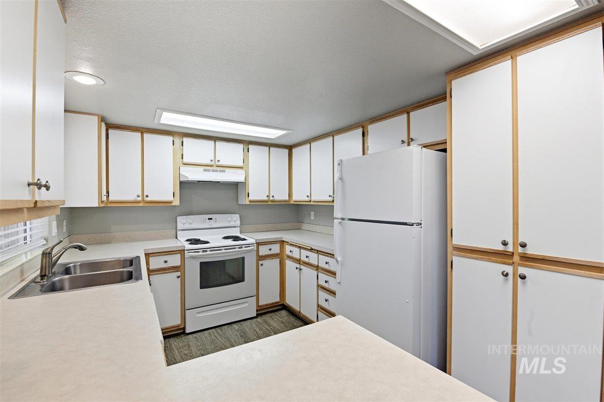 1009 N Stilson Rd, Boise, Idaho 83703, 3 Bedrooms, 2.5 Bathrooms, Residential Income For Sale, Price $714,900, 98988588