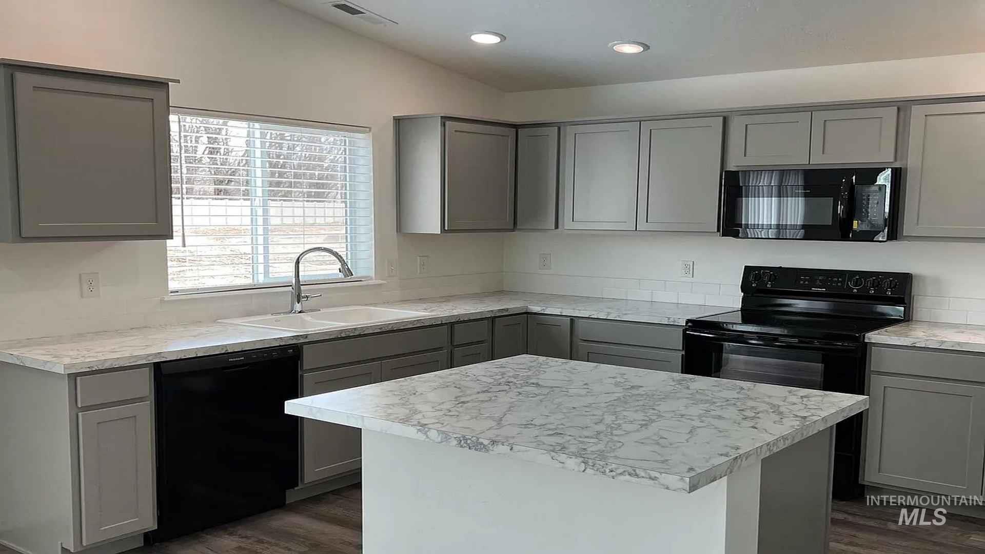 546 S Bangor Way, Nampa, Idaho 83687, 4 Bedrooms, 2 Bathrooms, Residential For Sale, Price $415,000,MLS 98988593