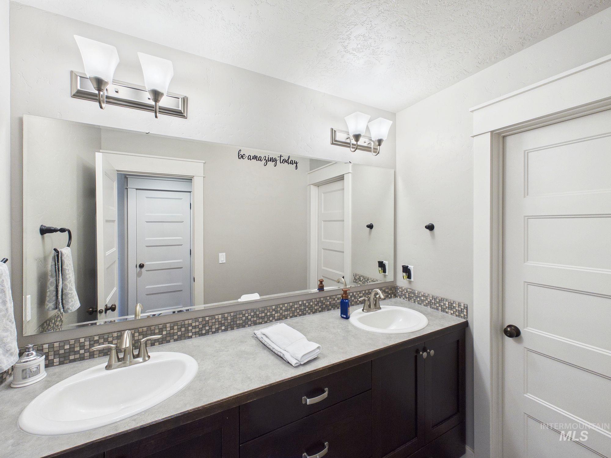 89 S Barkvine Way, Star, Idaho 83669-5970, 4 Bedrooms, 2.5 Bathrooms, Residential For Sale, Price $650,000, 98988602