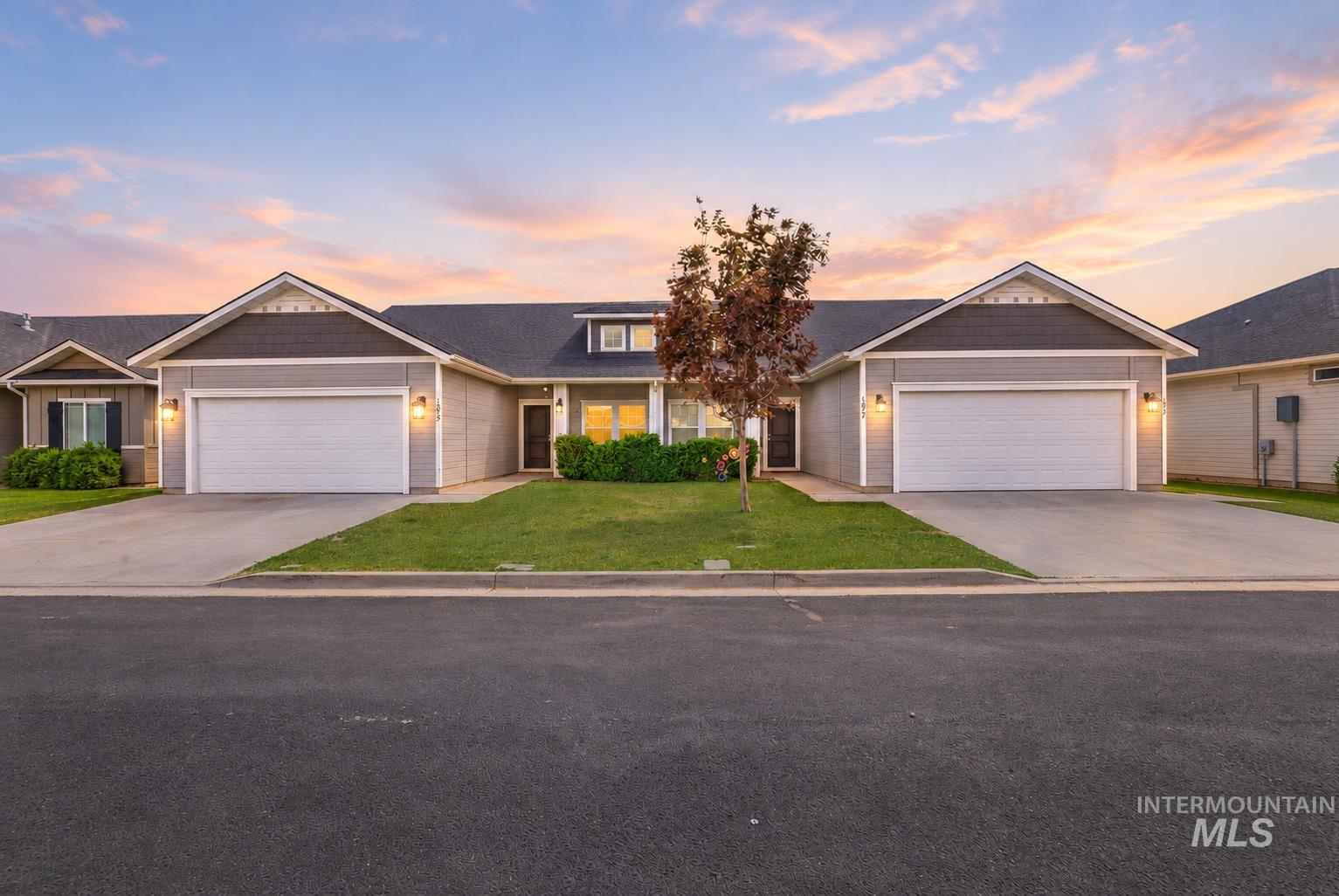 1077/1075 Easy Ave, Twin Falls, Idaho 83301-1200, 3 Bedrooms, 2 Bathrooms, Residential Income For Sale, Price $696,828,MLS 98988607